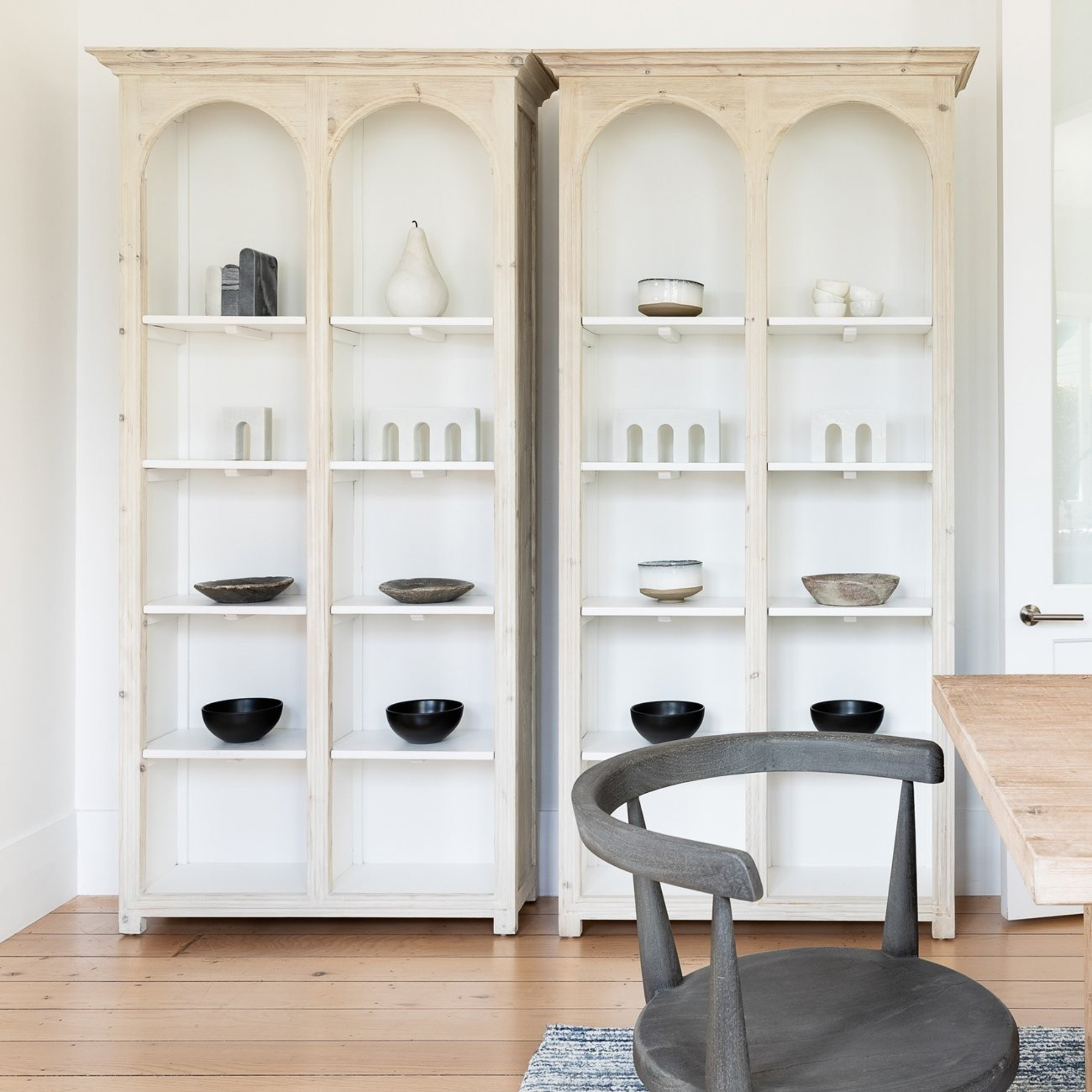 ALHAMBRA DISPLAY CABINET | GREY WHITE