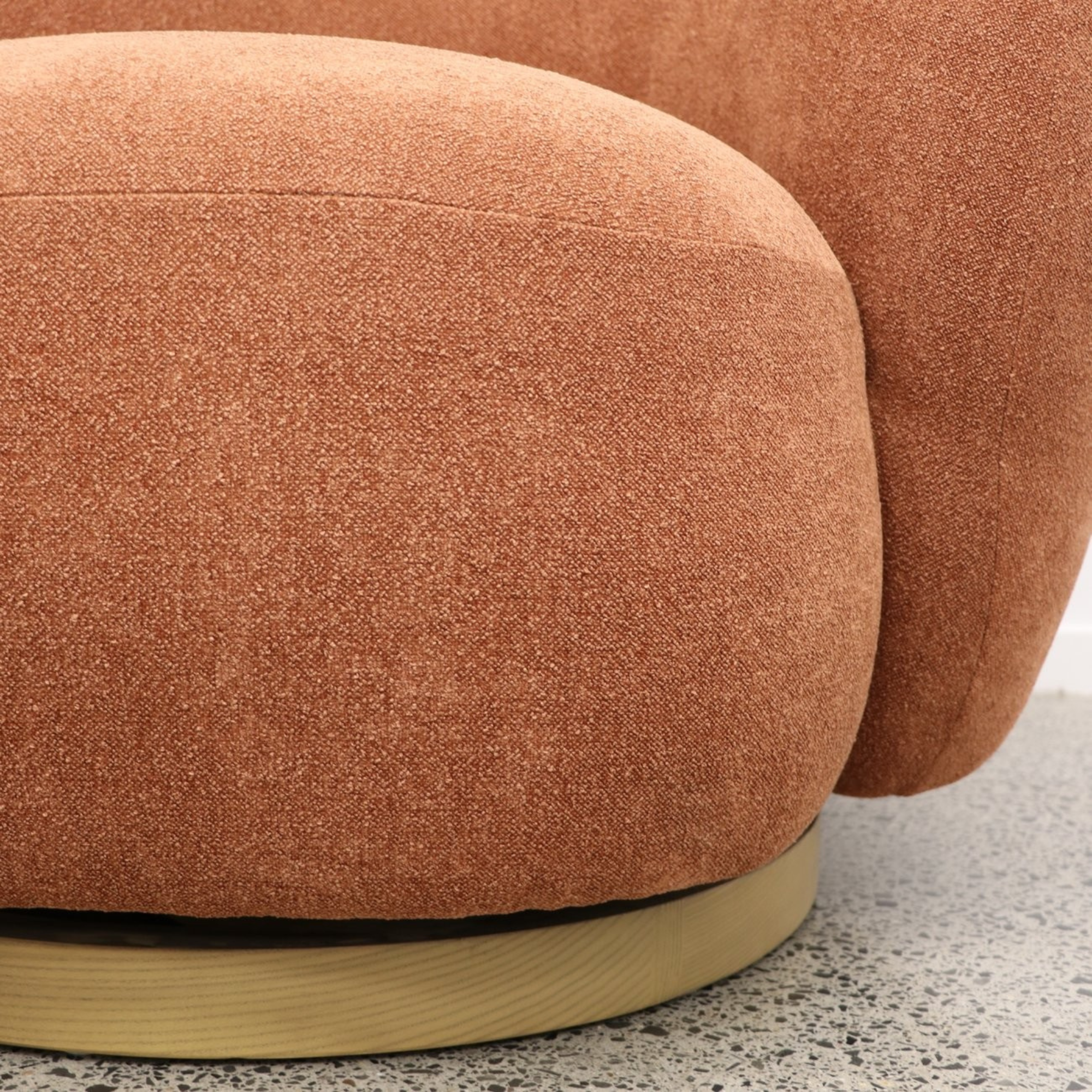 ARAN SWIVEL CHAIR | RUST