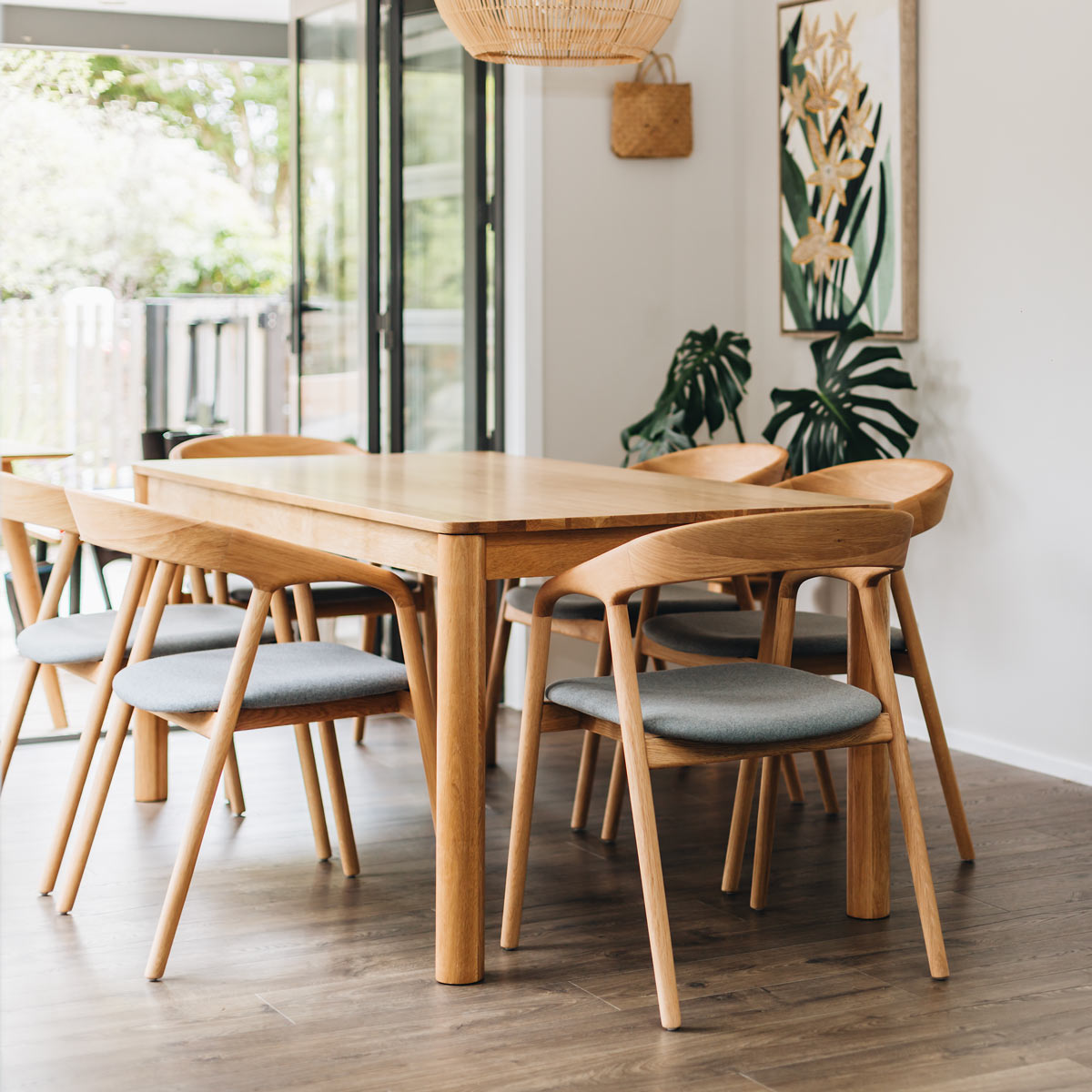 OLIVER 1600 DINING TABLE