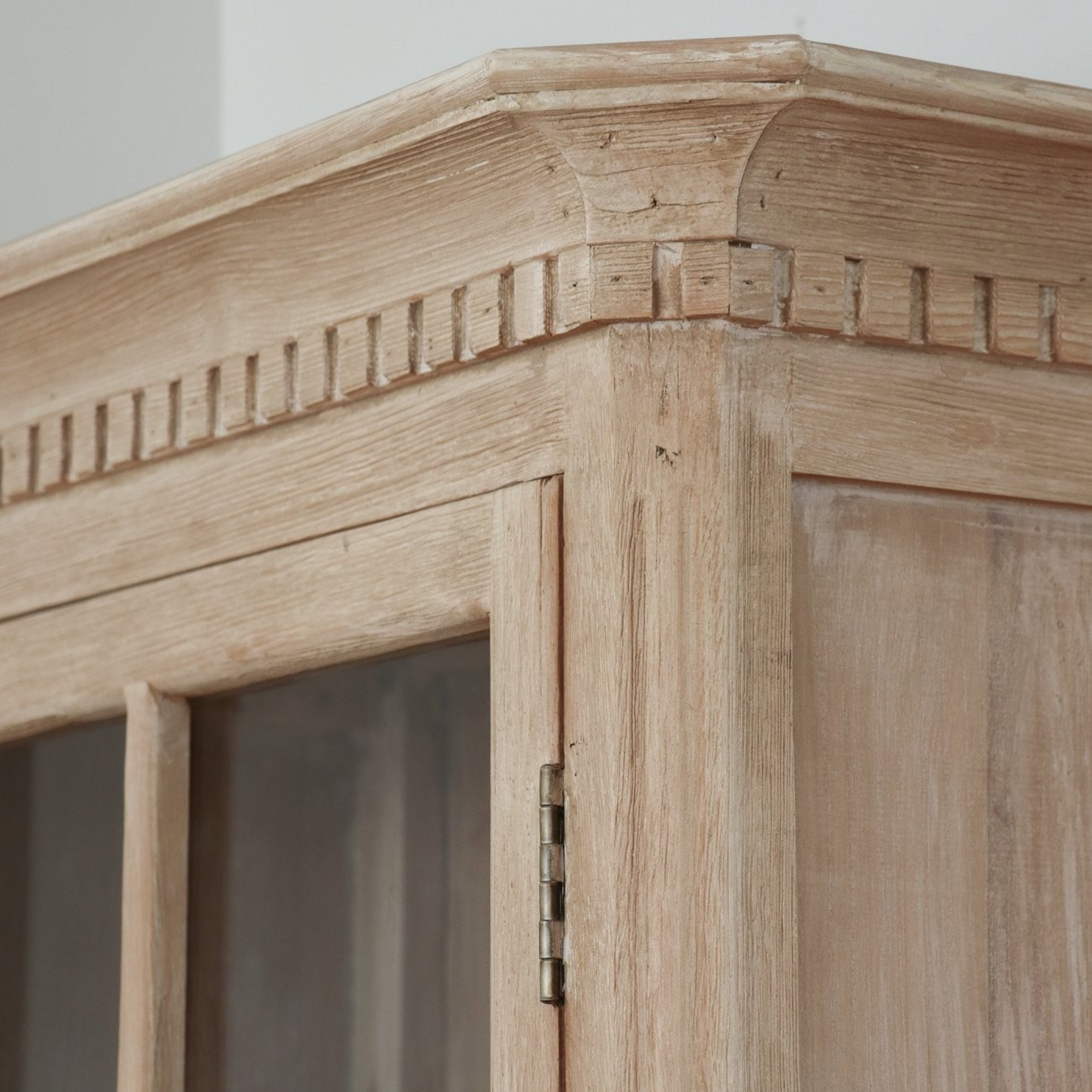 CLEMENTE DISPLAY CABINET