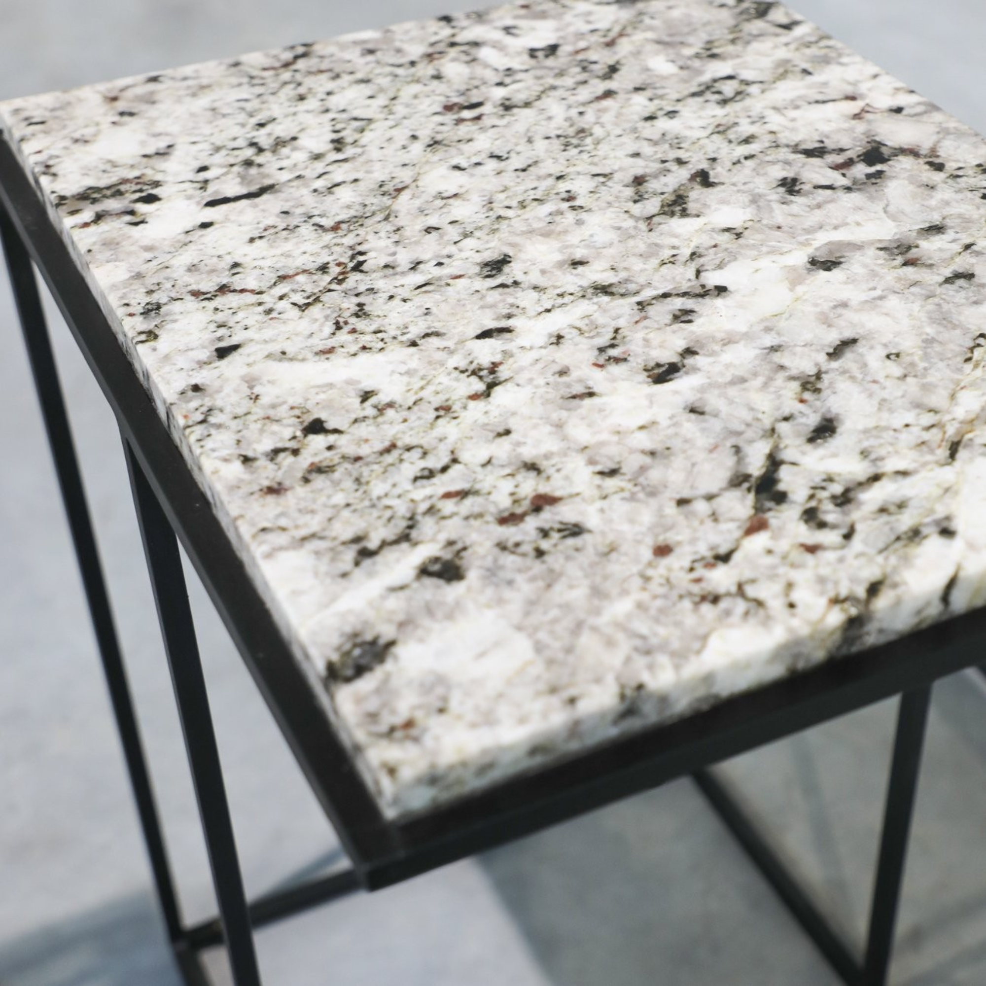 DION MARBLE SIDE TABLE | ALASKA