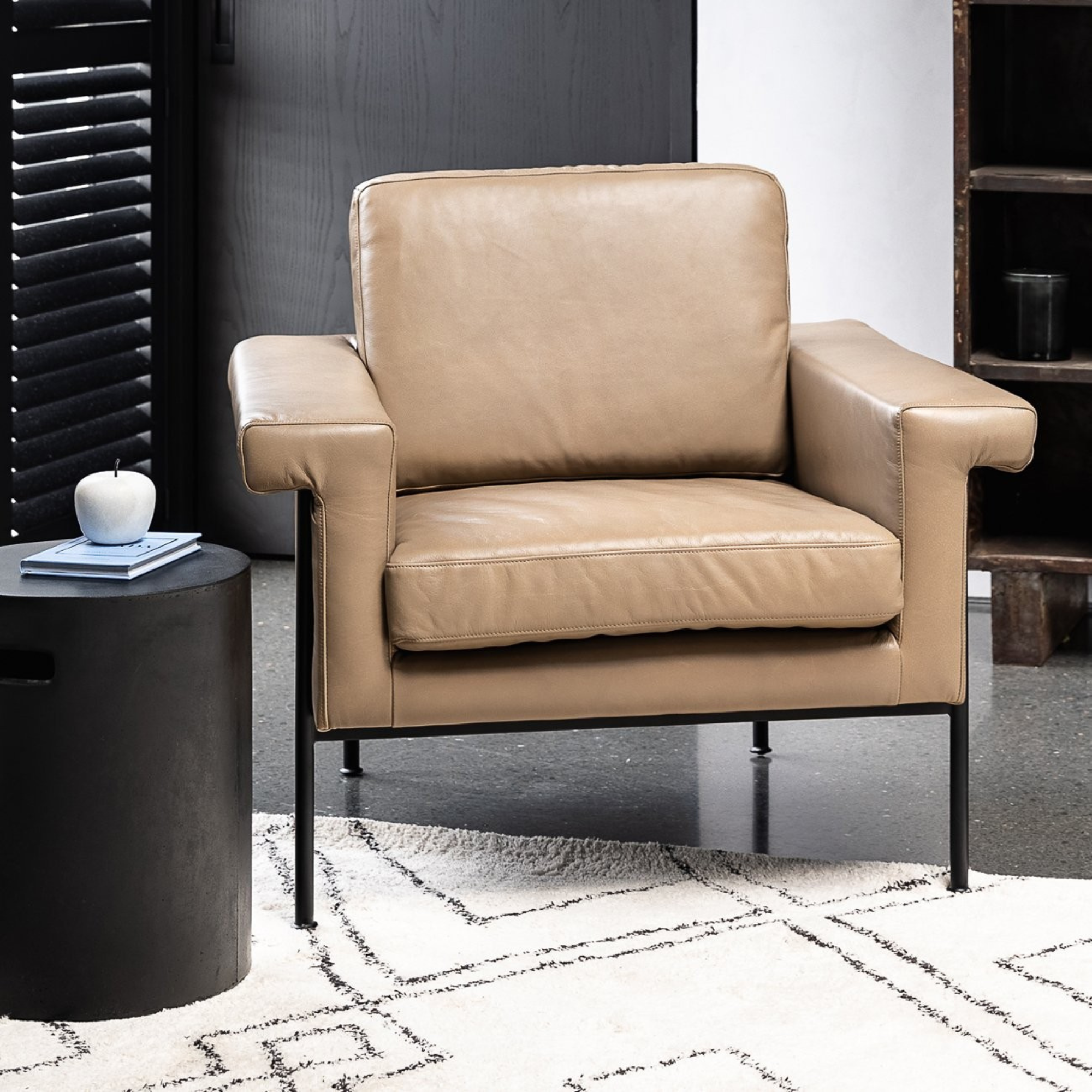 LORENZO LEATHER ARMCHAIR | BEIGE