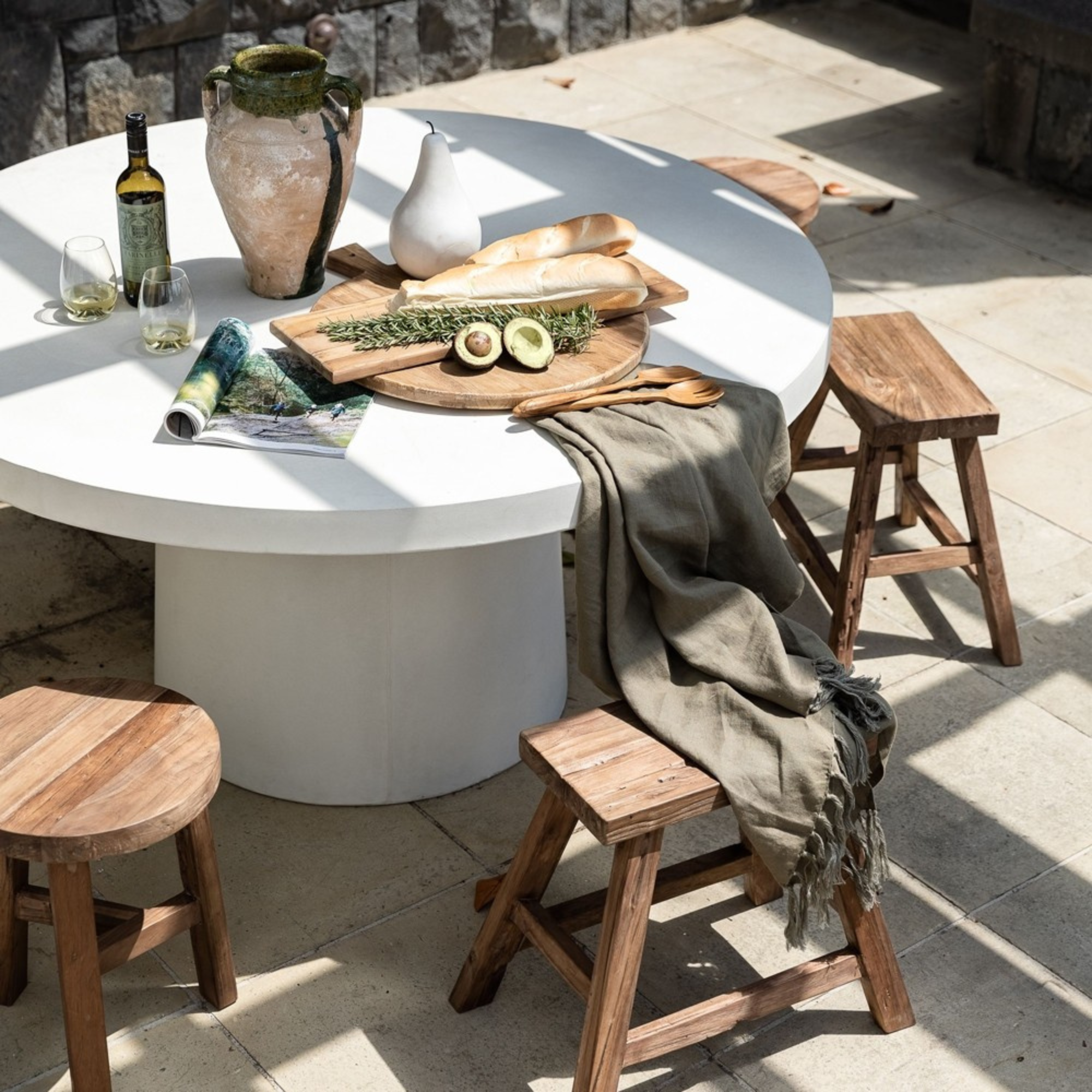 MILAZZO ROUND CONCRETE TABLE | WHITE