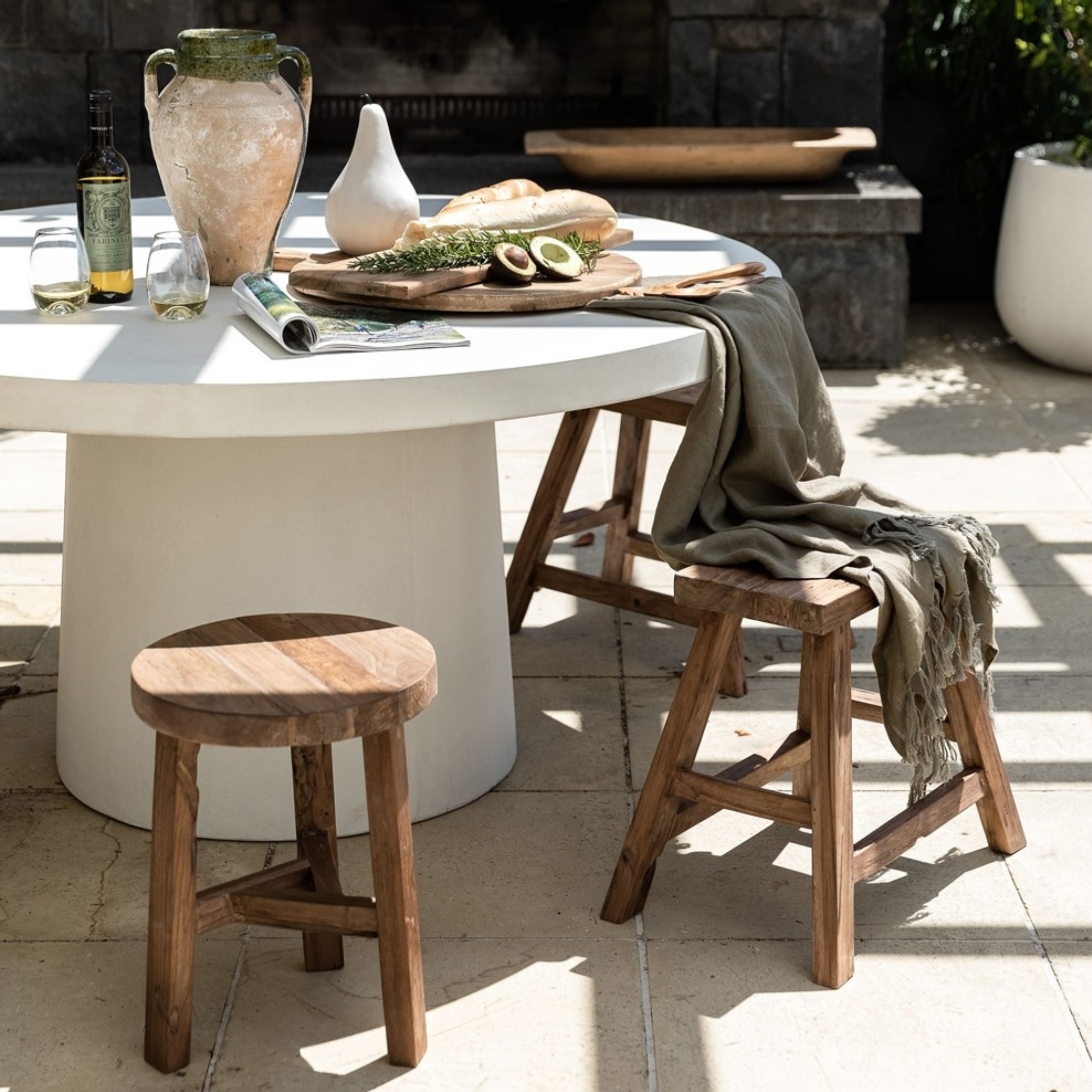 MILAZZO ROUND CONCRETE TABLE | WHITE OR GREY