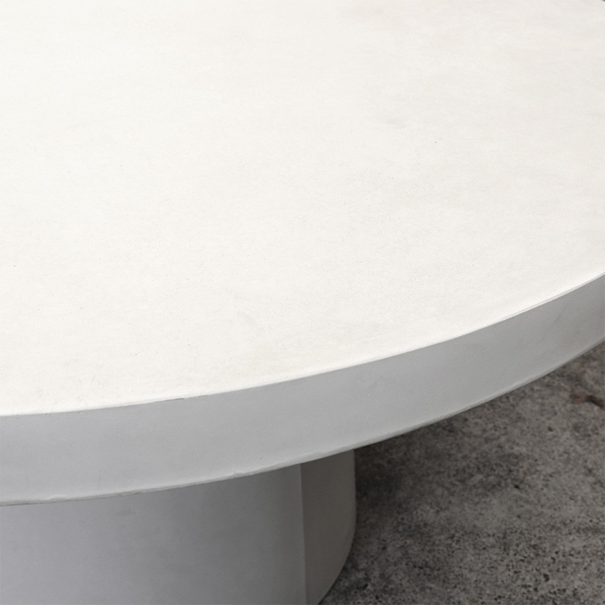 MILAZZO ROUND CONCRETE TABLE | WHITE