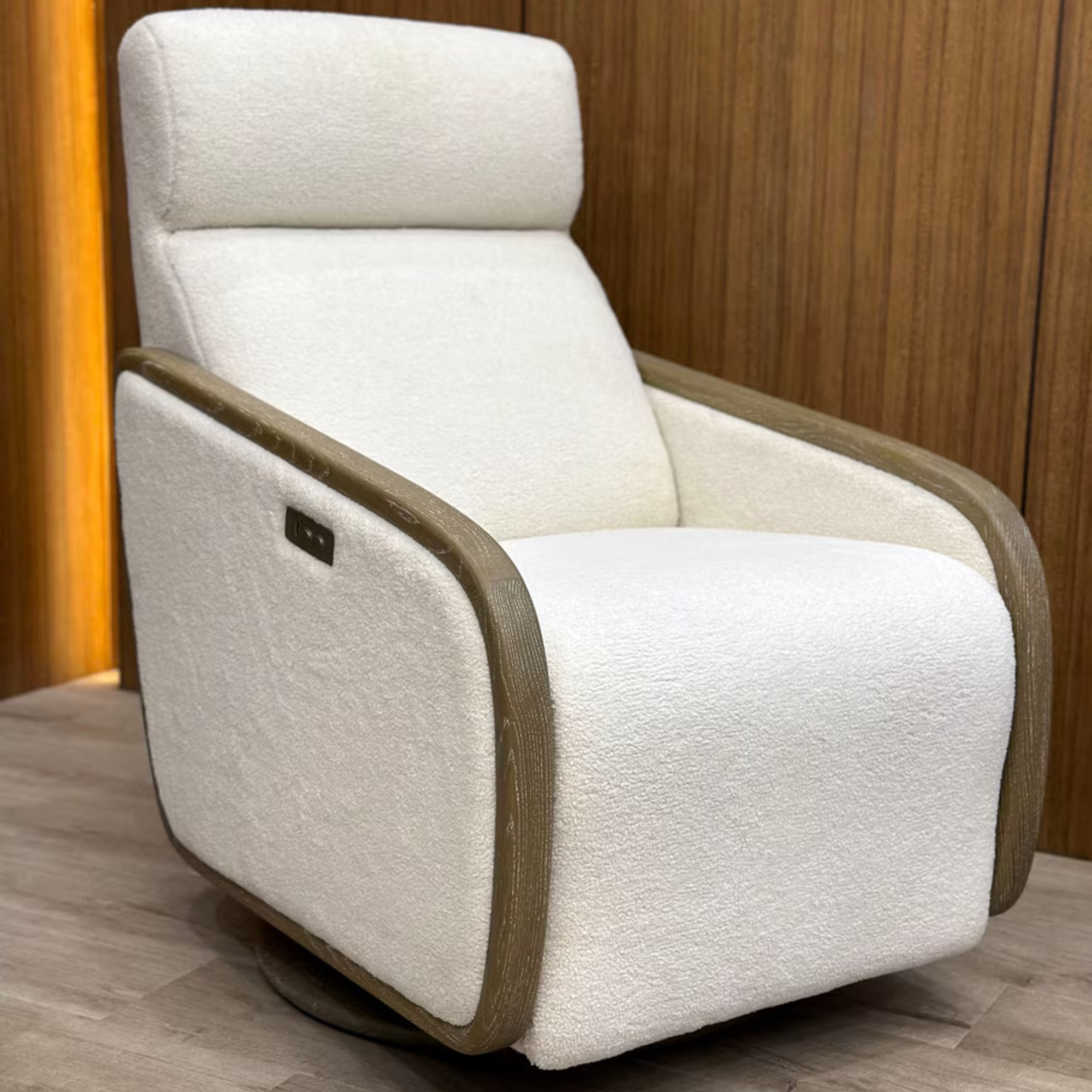 OAKMOUNT ELECTRIC RECLINER | ASHWOOD & BOUCLE
