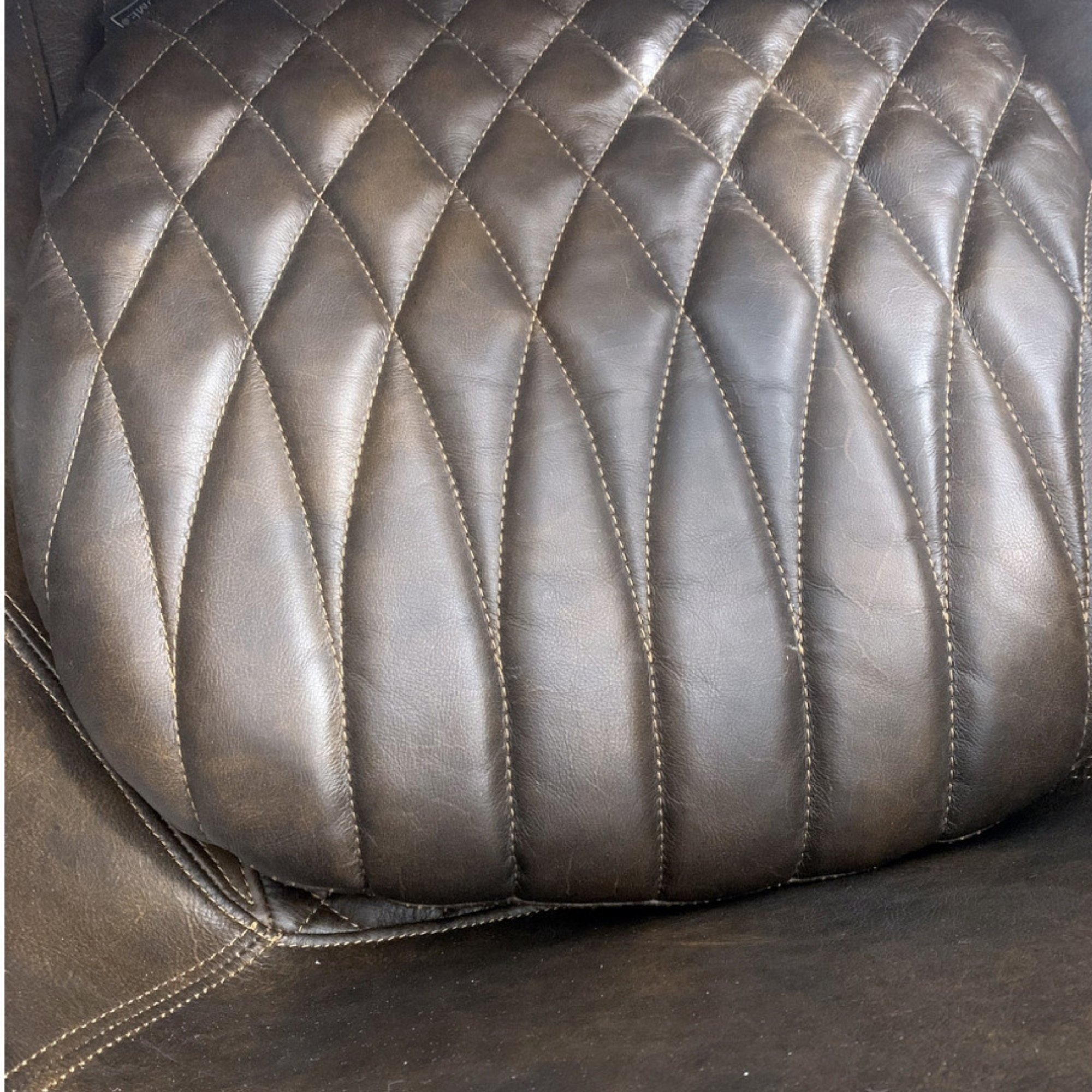 REGINALD SWIVEL CHAIR | LEATHER