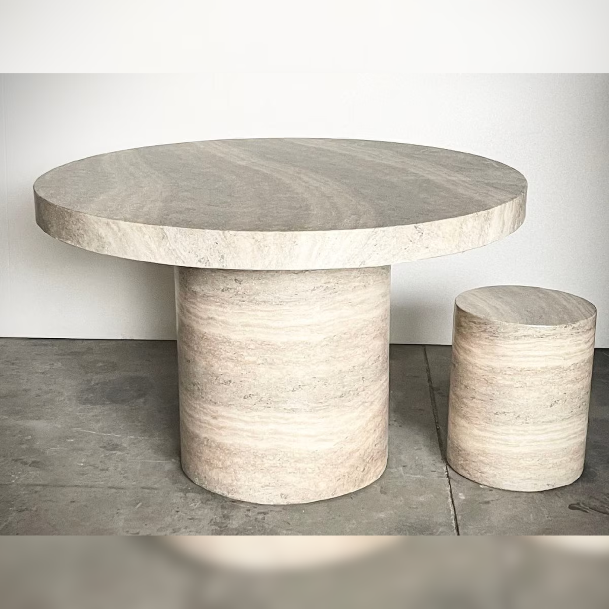 TRAVERTINE ROUND DINING TABLE | BLUE TONE