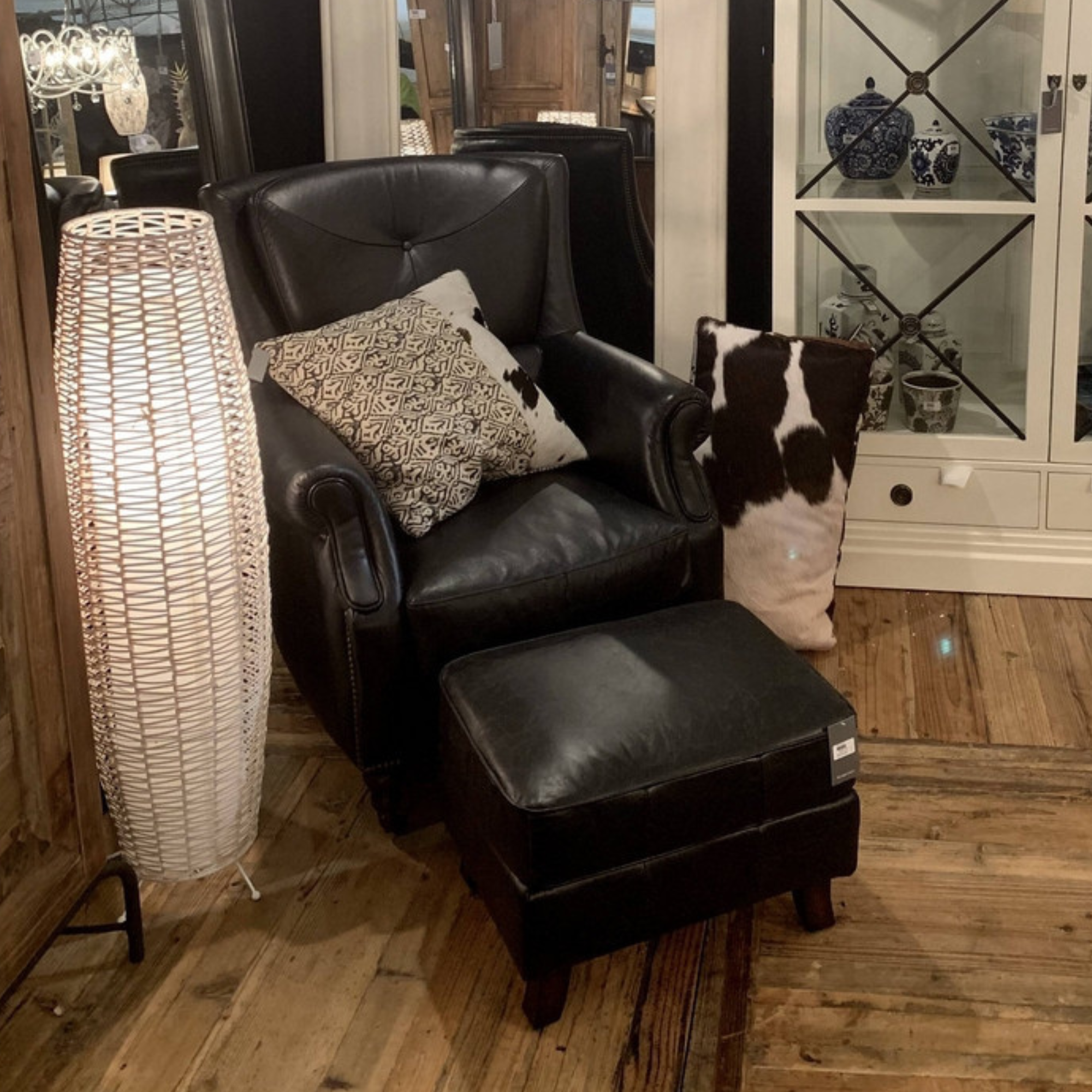 SPRINGFIELD LEATHER ARMCHAIR | BLACK