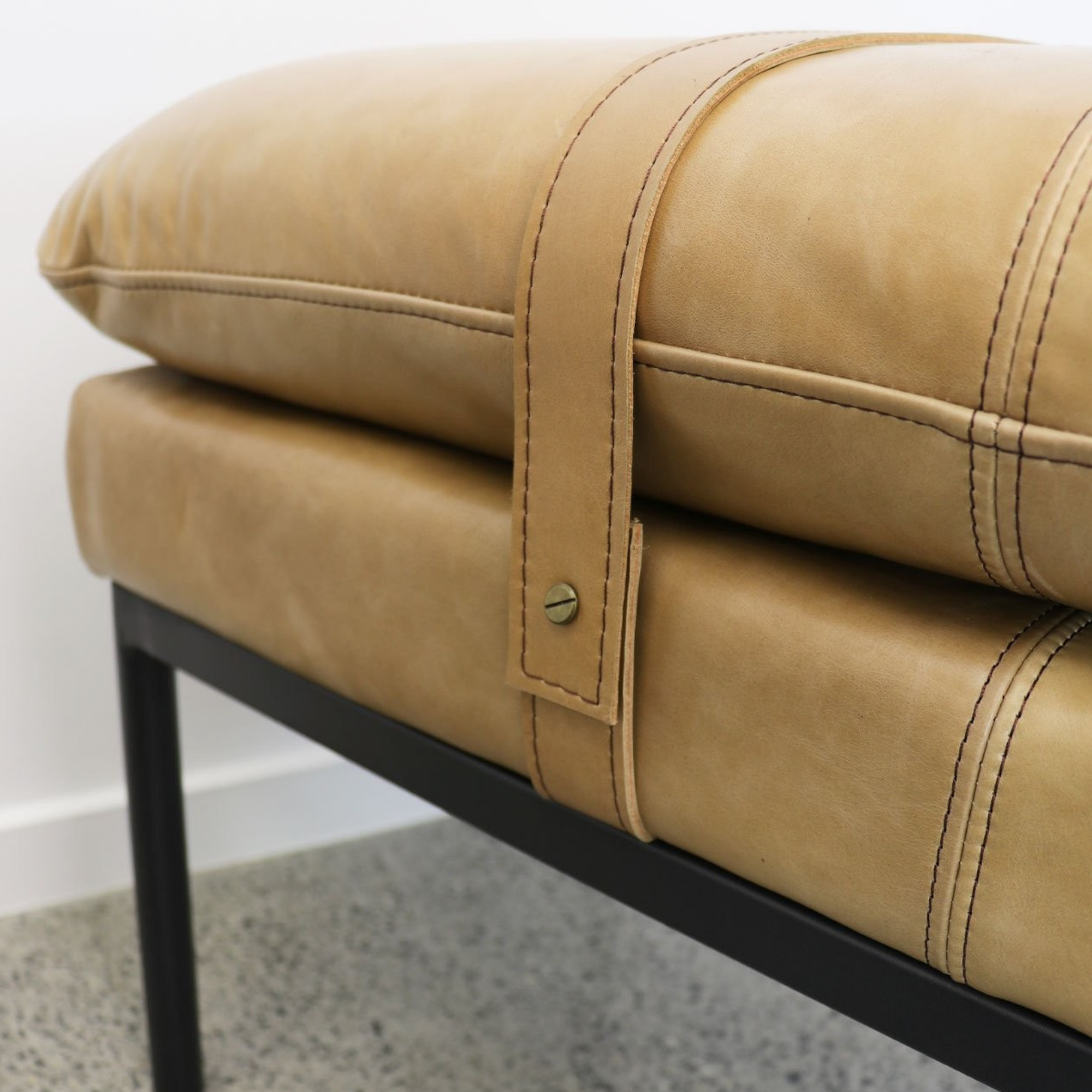 BAXTER LEATHER BENCH | TAN