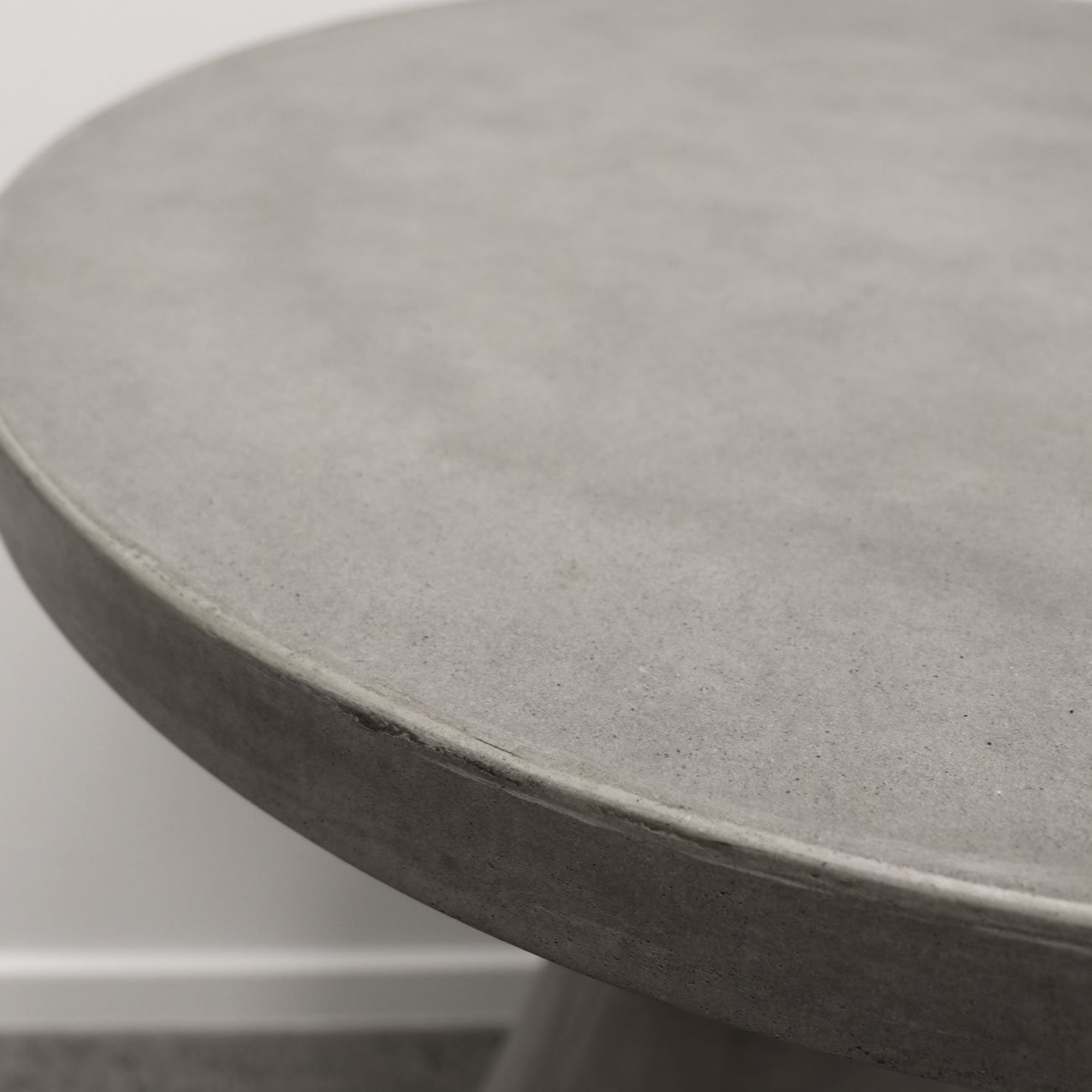 CORFU CONCRETE PEDESTAL DINING TABLE | GREY