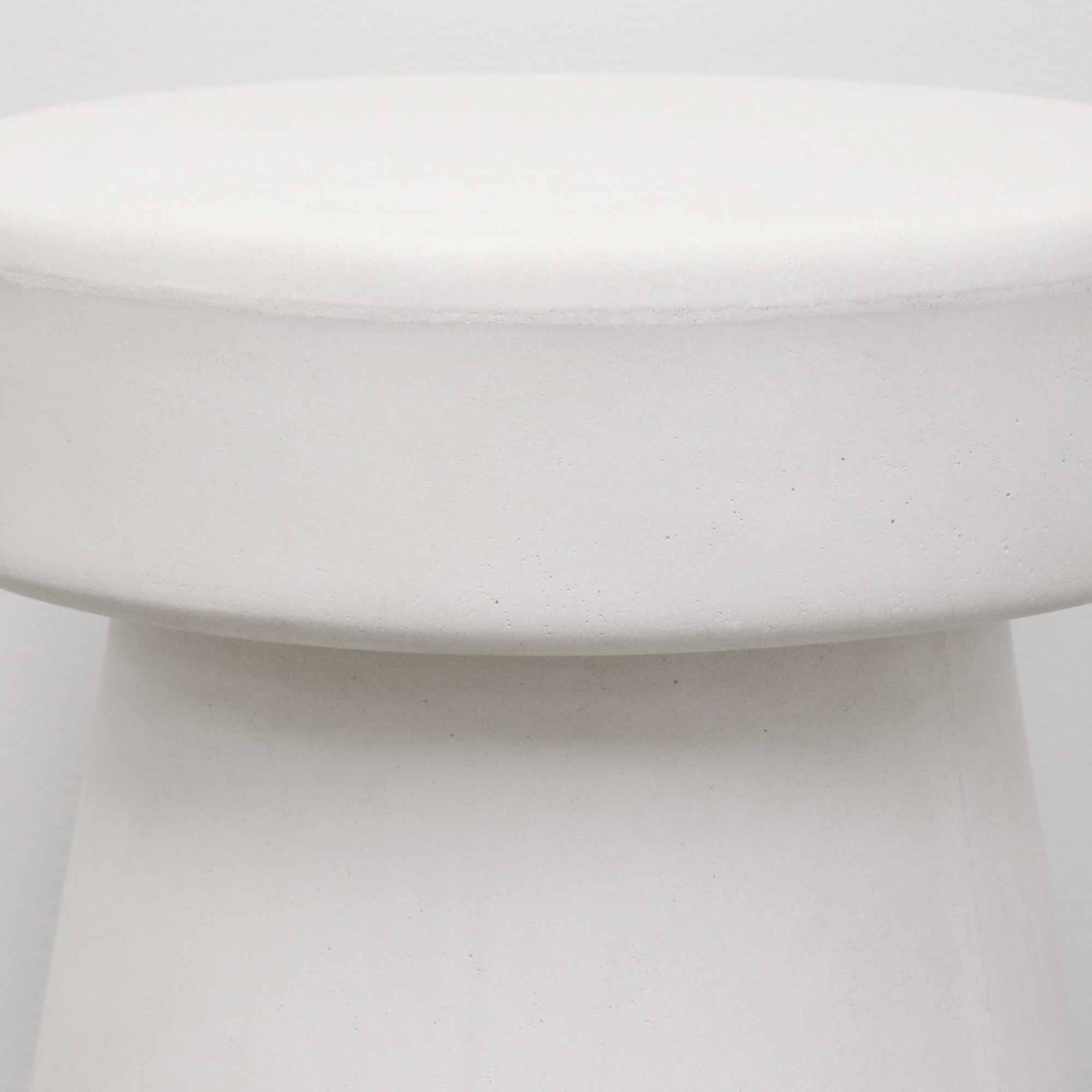 MUSHROOM CONCRETE SIDE TABLE | WHITE