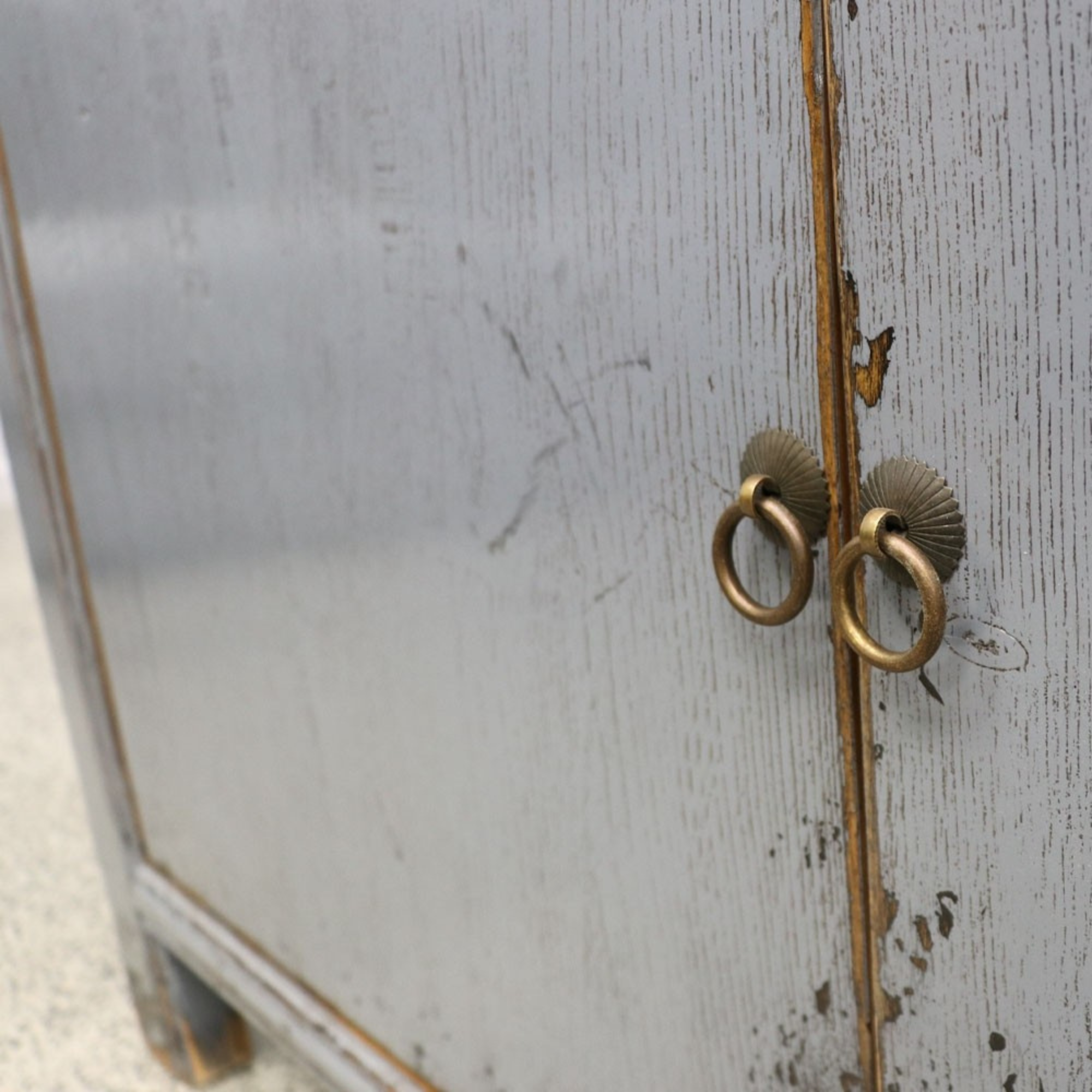 ORIENTAL 2 DOOR SIDEBOARD | VINTAGE GREY