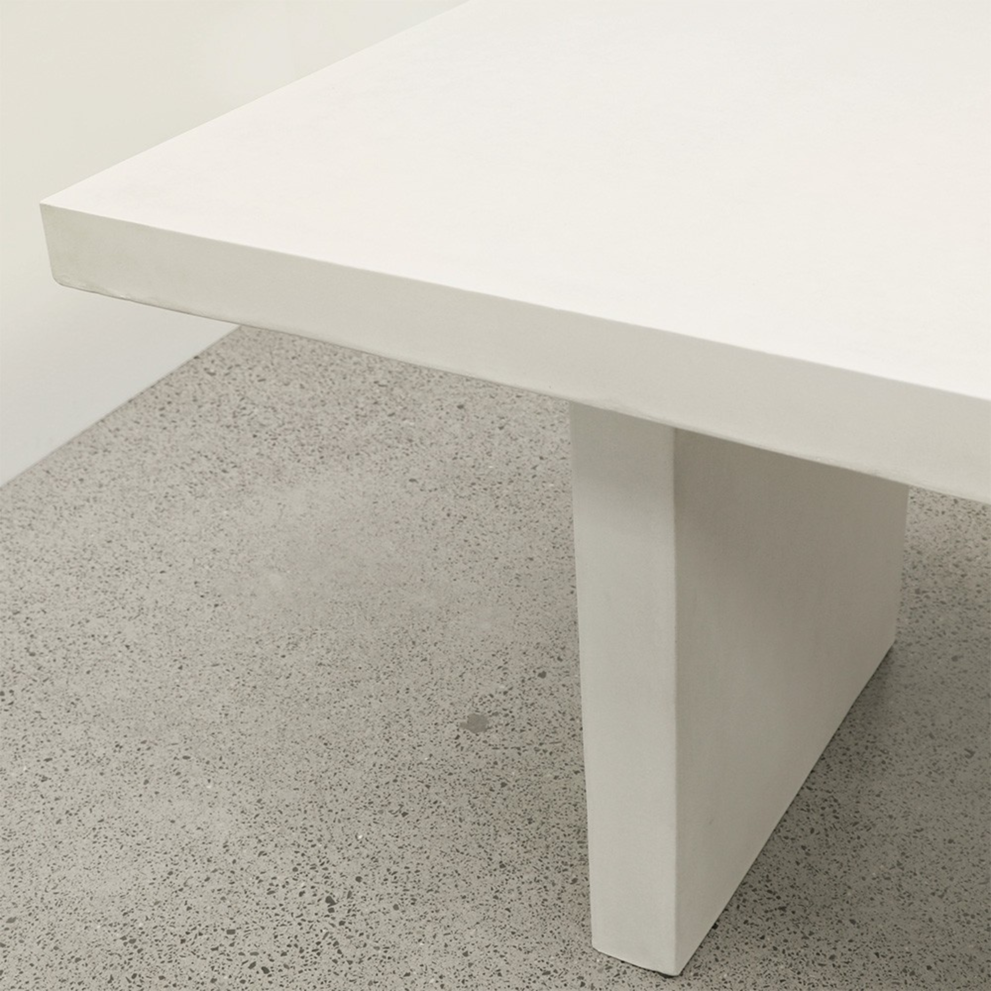 Palma Outdoor Concrete Table | White