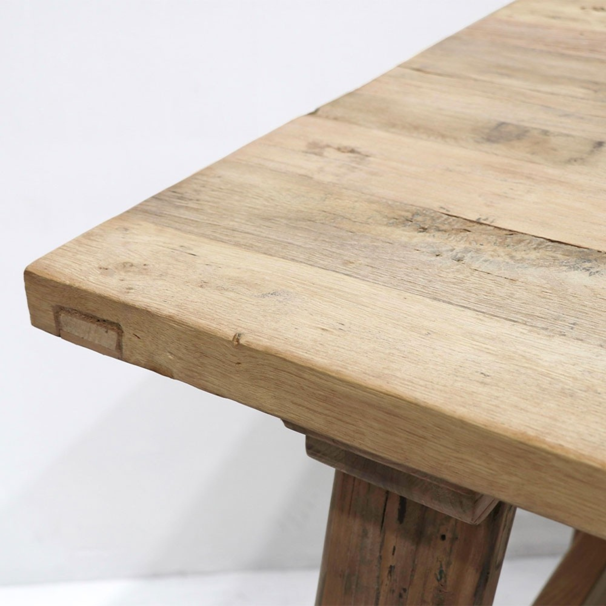 PARQ 1800 DINING TABLE