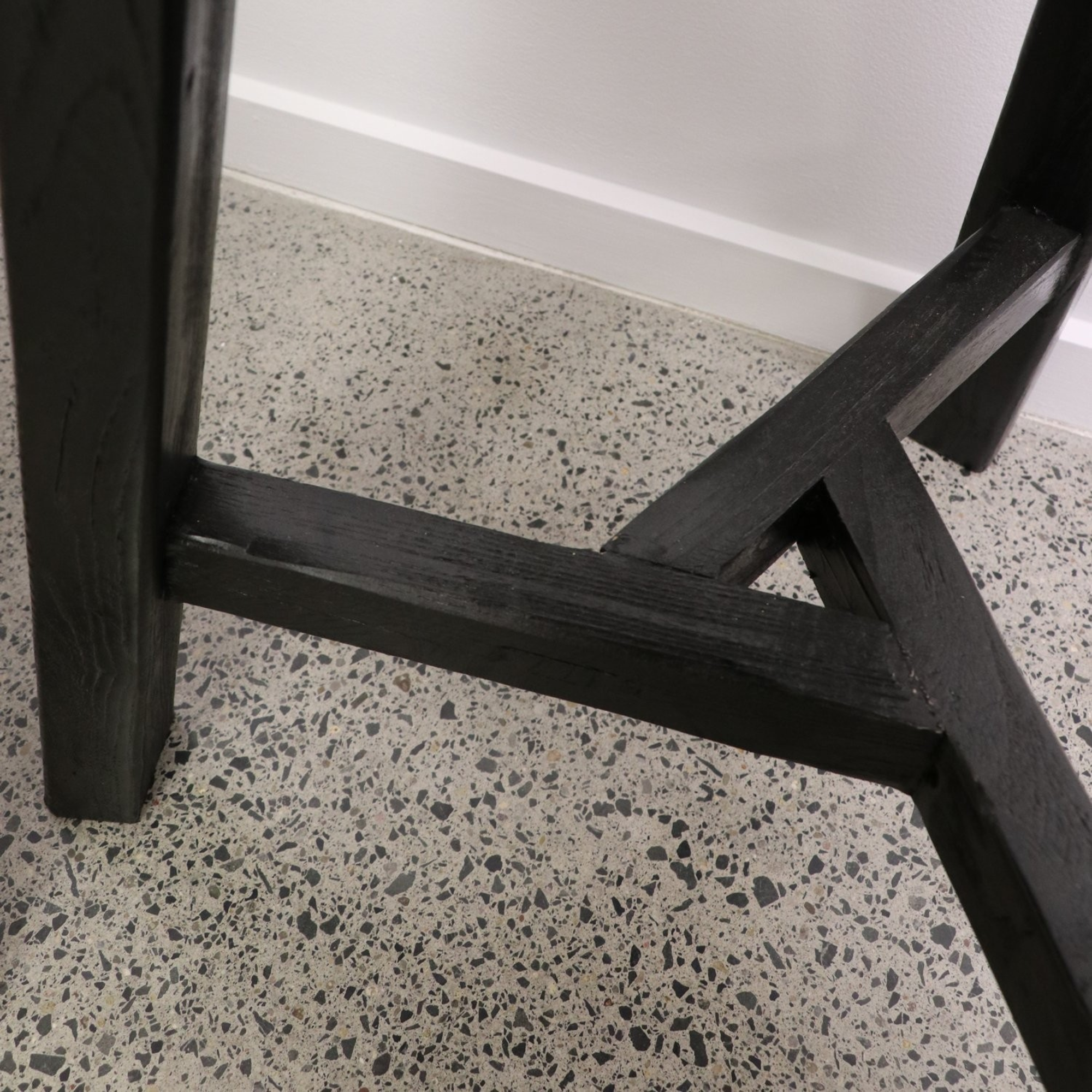 PARQ ROUND BARSTOOL | BLACK