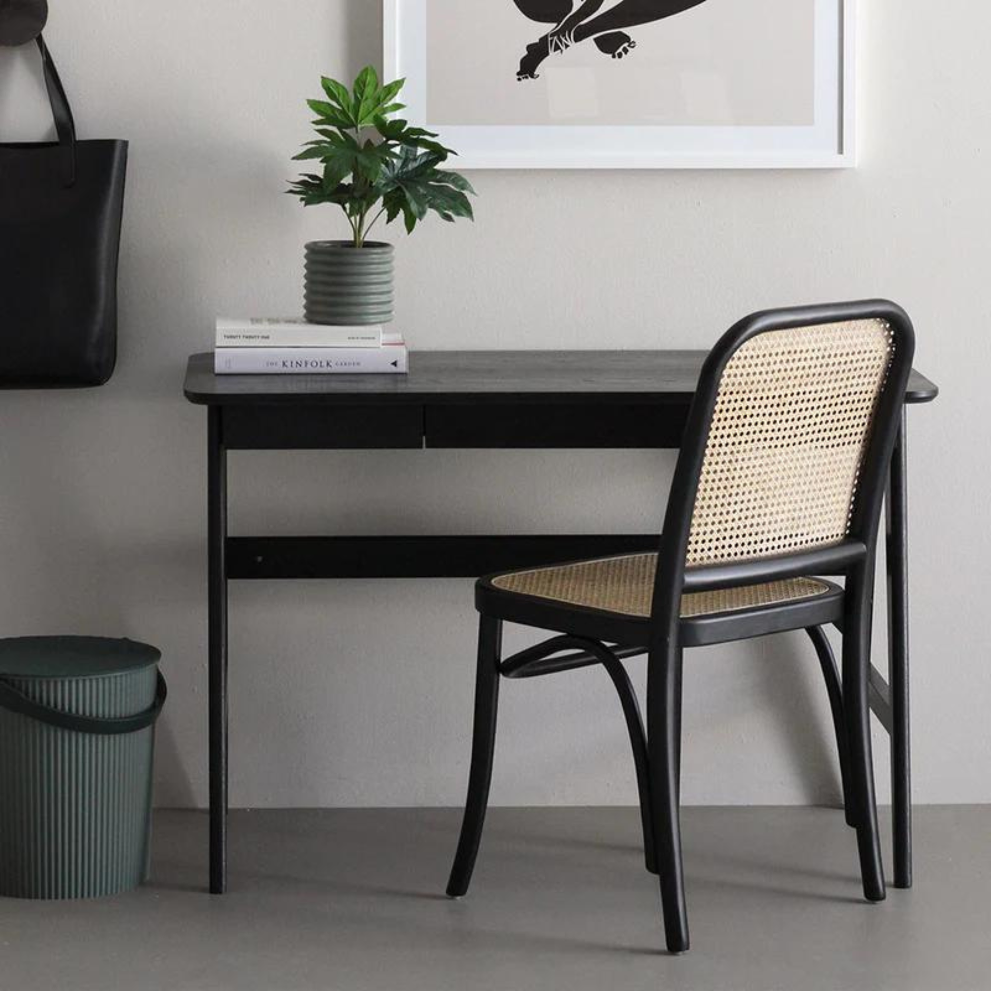 RADIUS DESK | BLACK