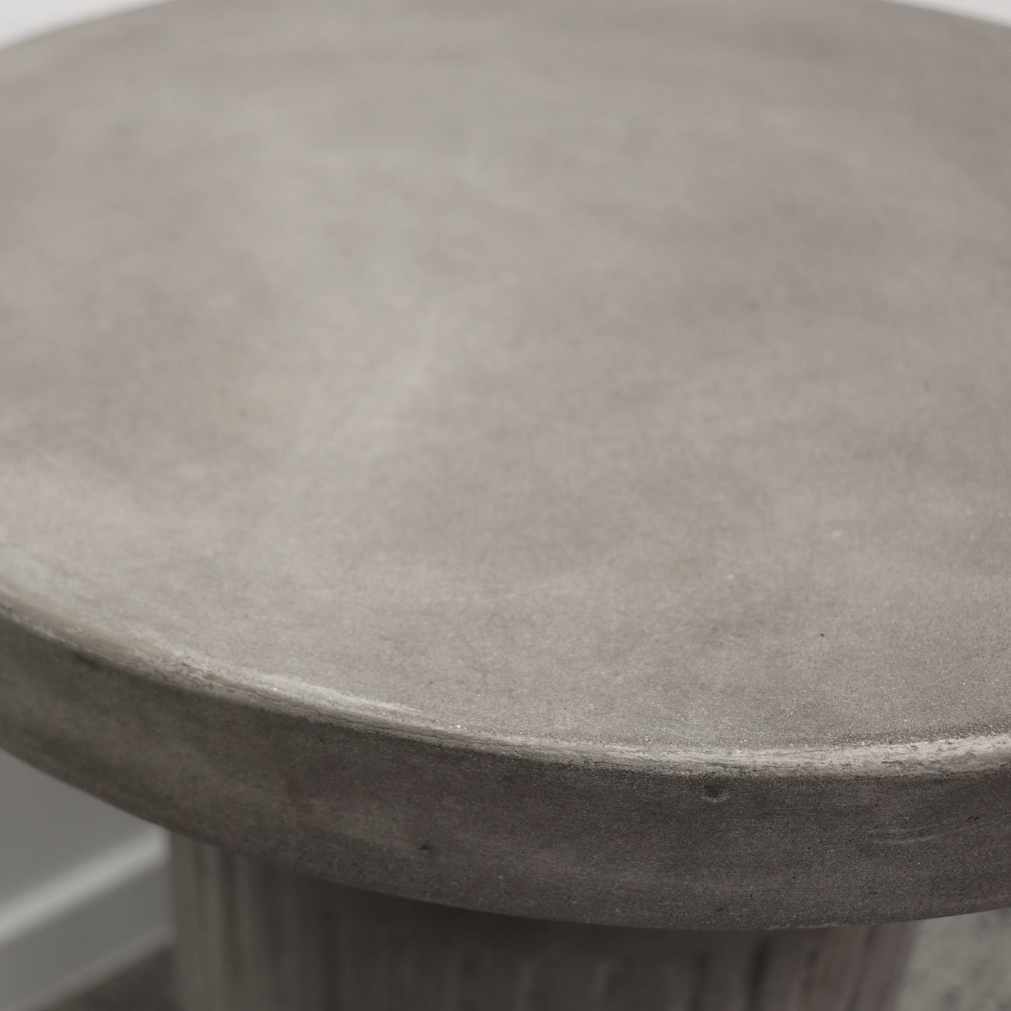 ROMA CONCRETE SIDE TABLE | GREY