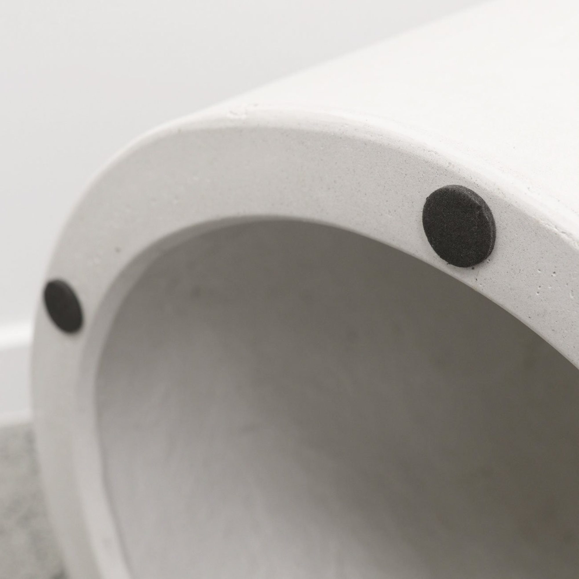 ROMA CONCRETE SIDE TABLE | WHITE