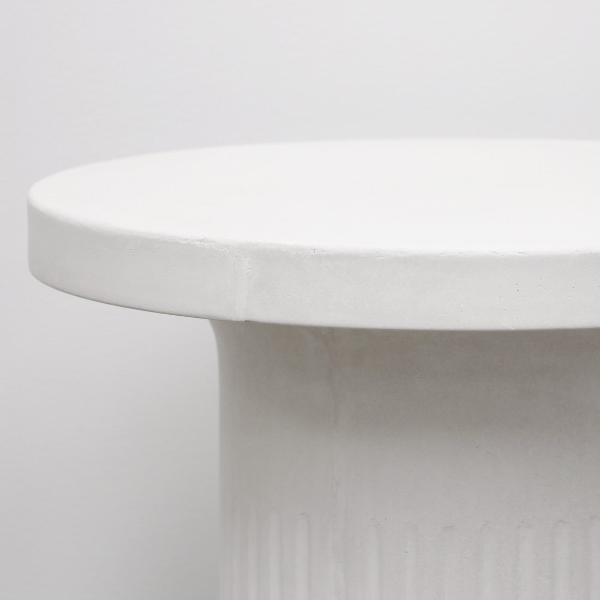 ROMA CONCRETE SIDE TABLE | WHITE