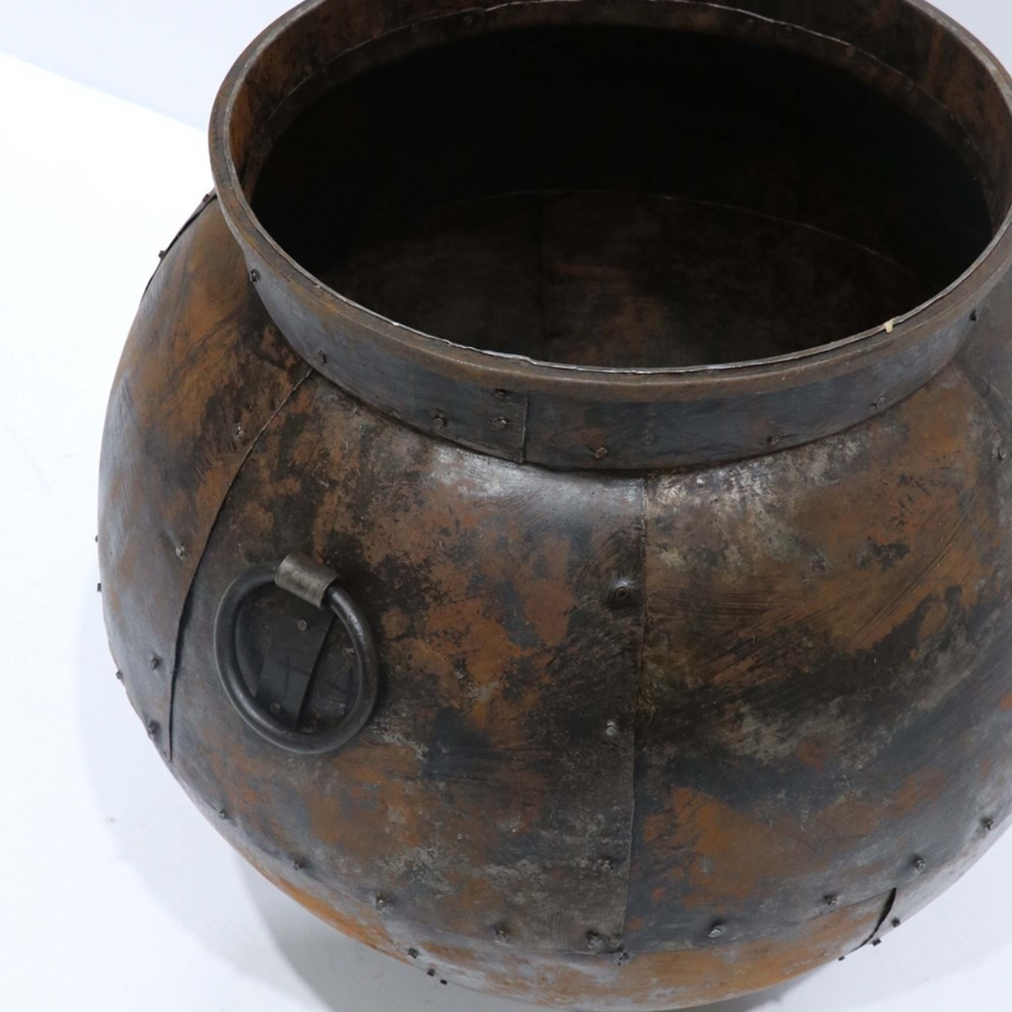 SAHAR ROUND IRON PLANTER | SMALL