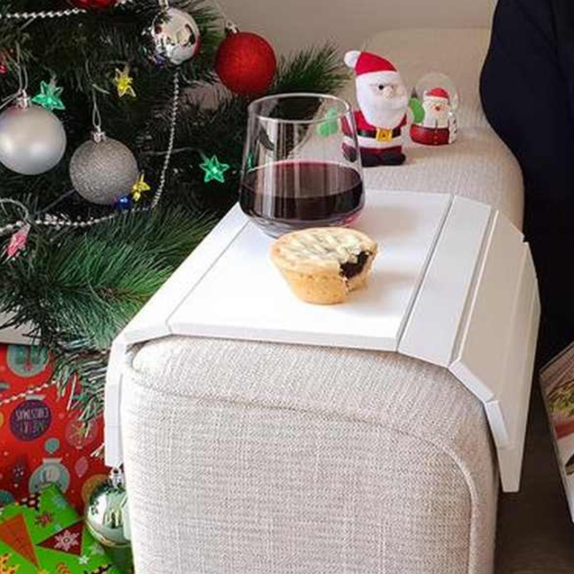 SLINKY SOFA HUGGING TABLE | 4 COLOURS