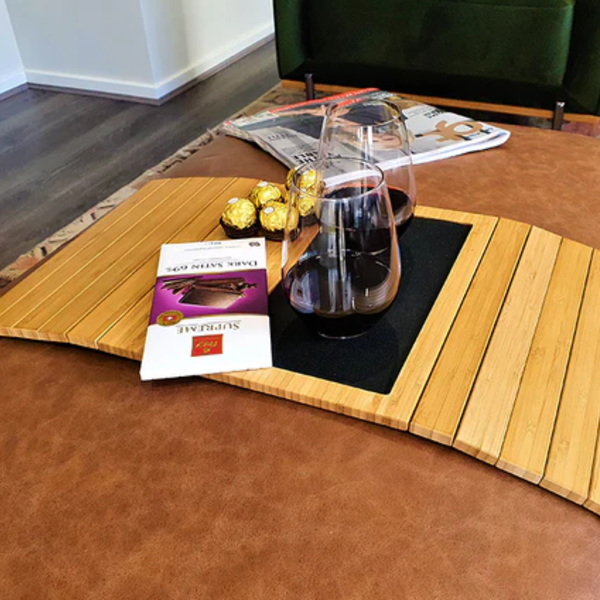 SLINKY SOFA HUGGING TABLE | LARGE