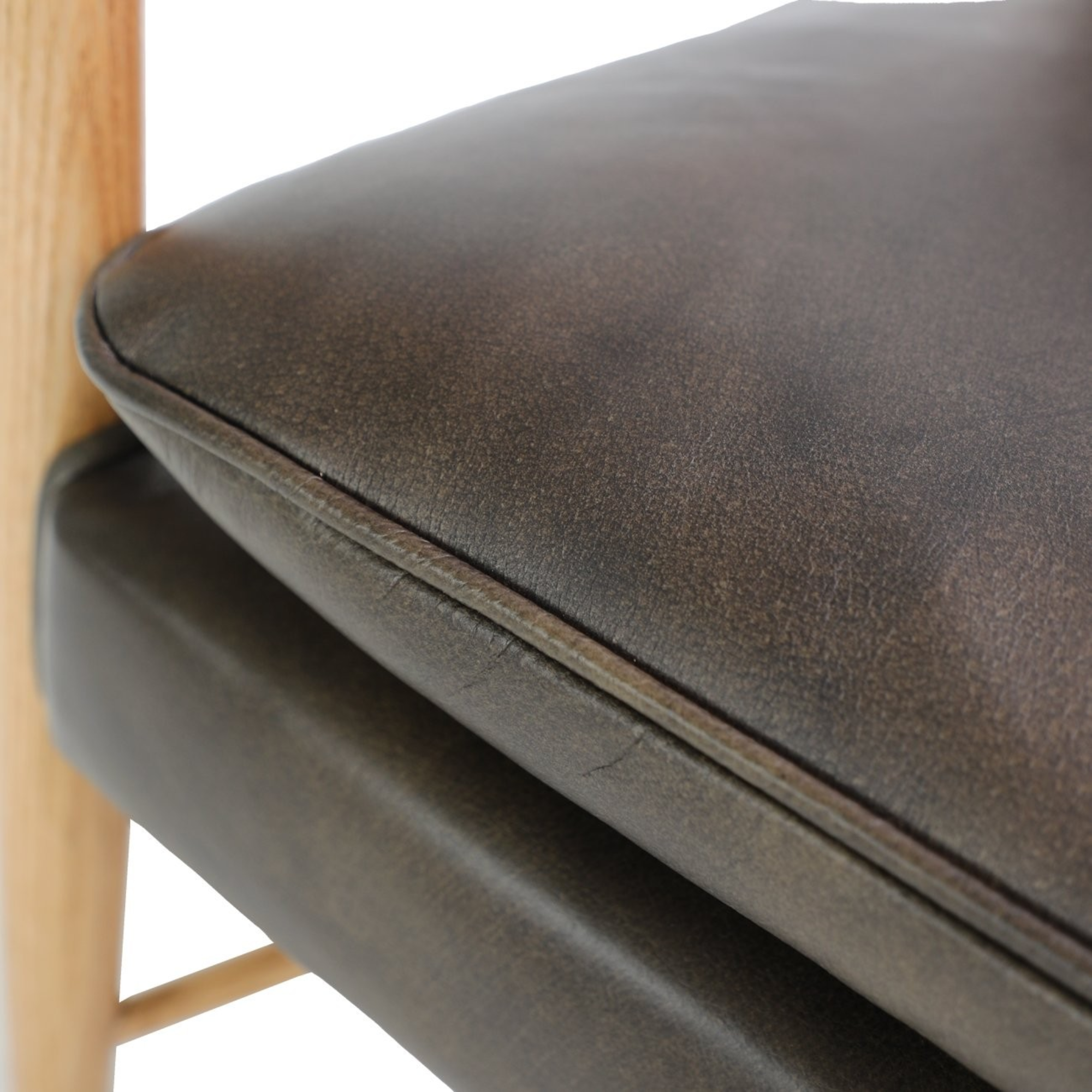TANNER LEATHER ARMCHAIR | BROWN