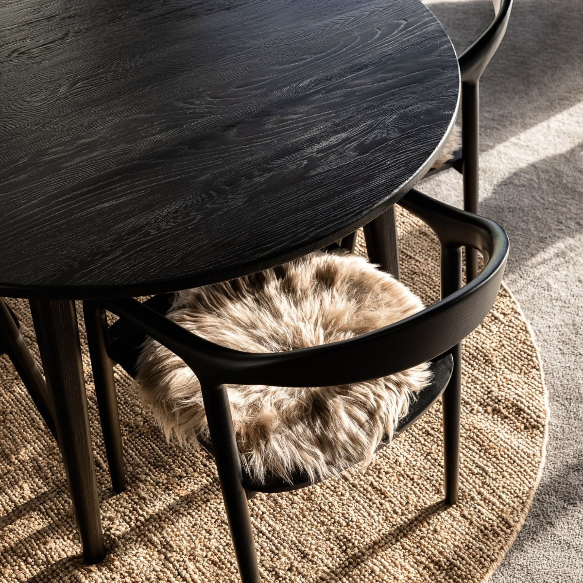 VAASA 100 ROUND OAK DINING TABLE | BLACK OAK