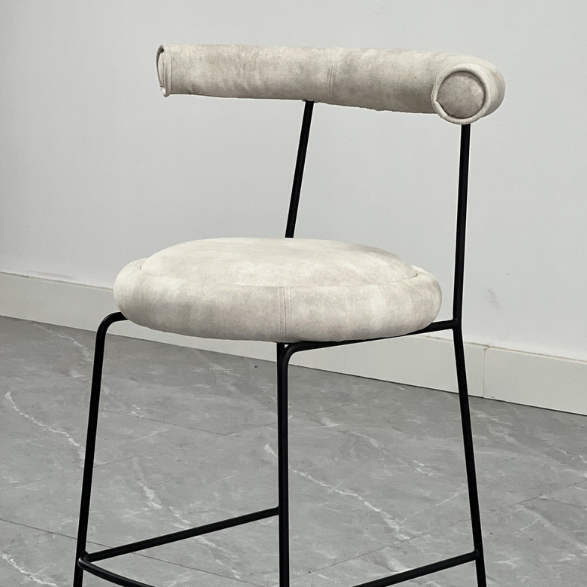 BERET BAR STOOL | 2 COLOURS