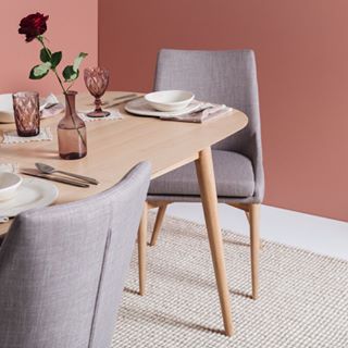 OSLO 1750 DINING TABLE