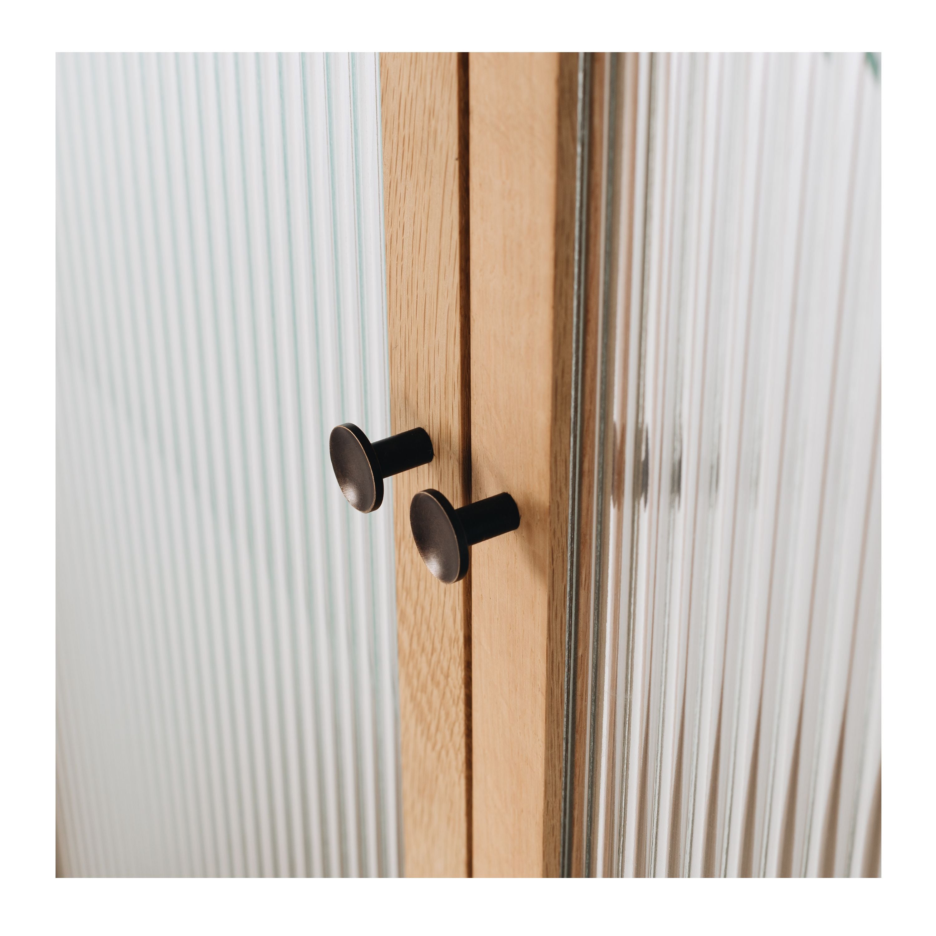 KOBE HIGHBOARD FLUTED GLASS | NATURAL OAK
