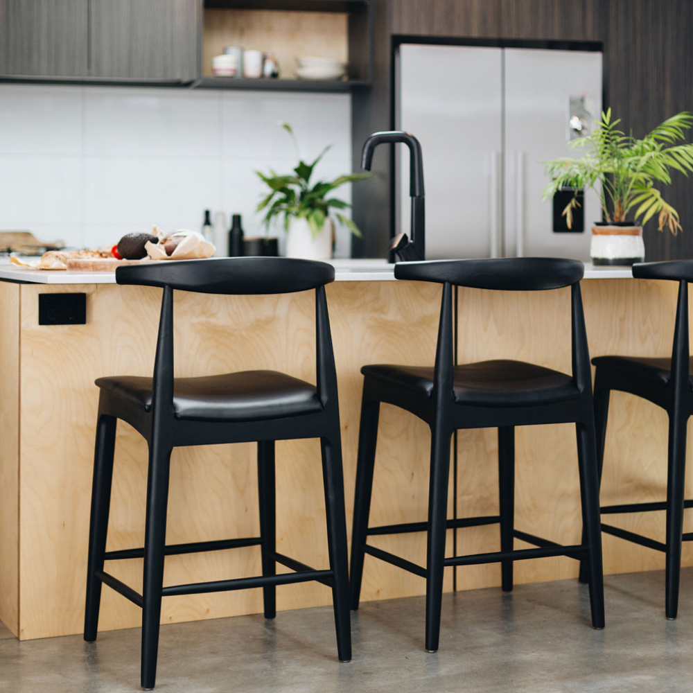 ELBOW BARSTOOL | BLACK OAK