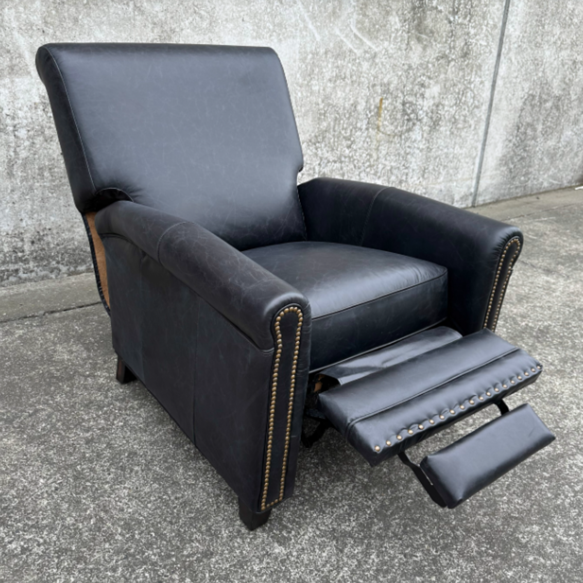 LLOYD LEATHER RECLINER | BELON BLACK