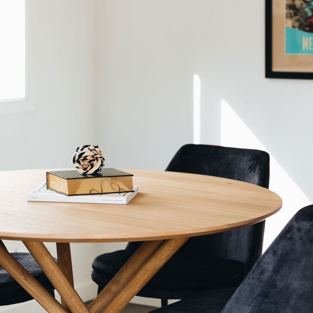 HARPER ROUND TABLE | NATURAL OAK