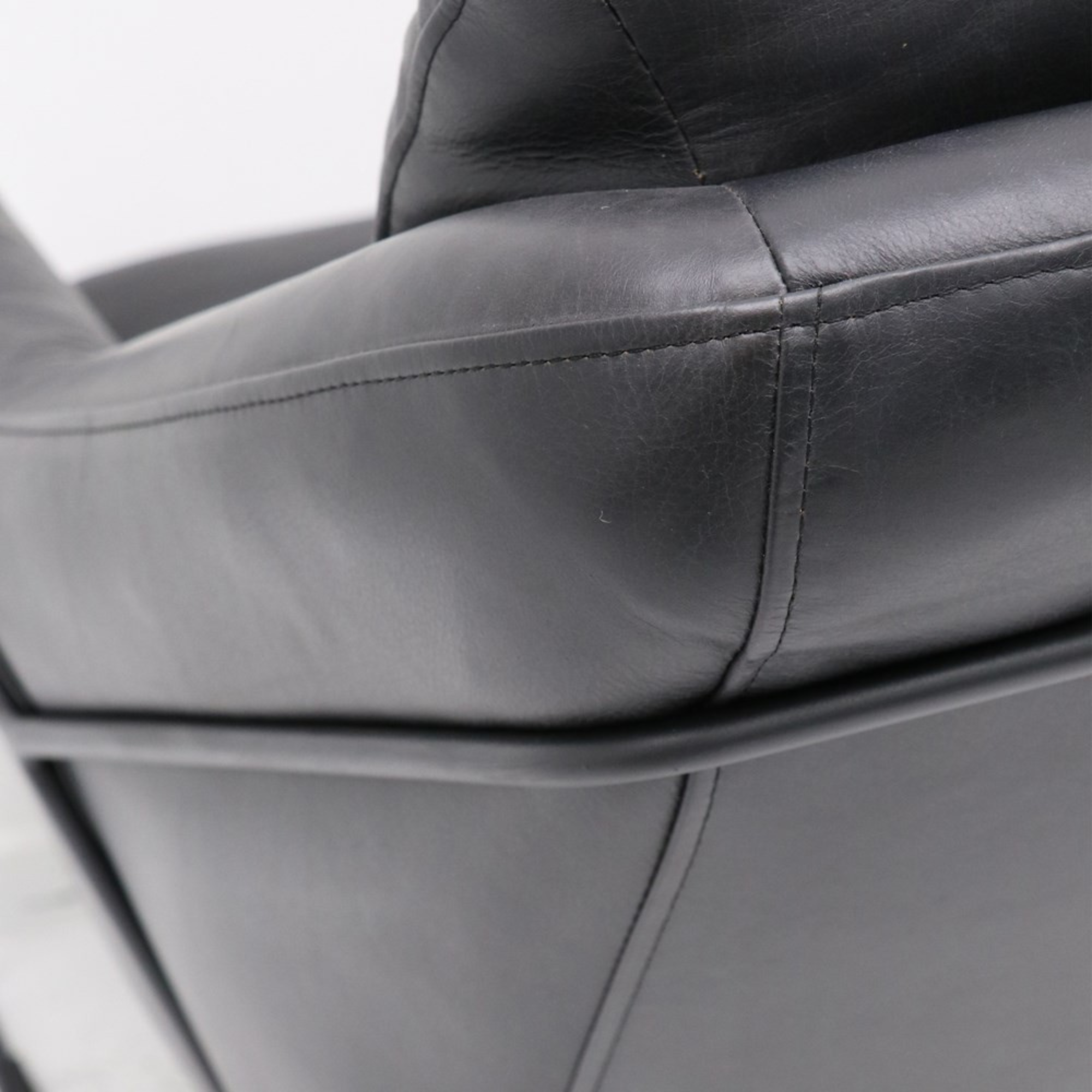 WORKSHOP LEATHER ARMCHAIR | BLACK
