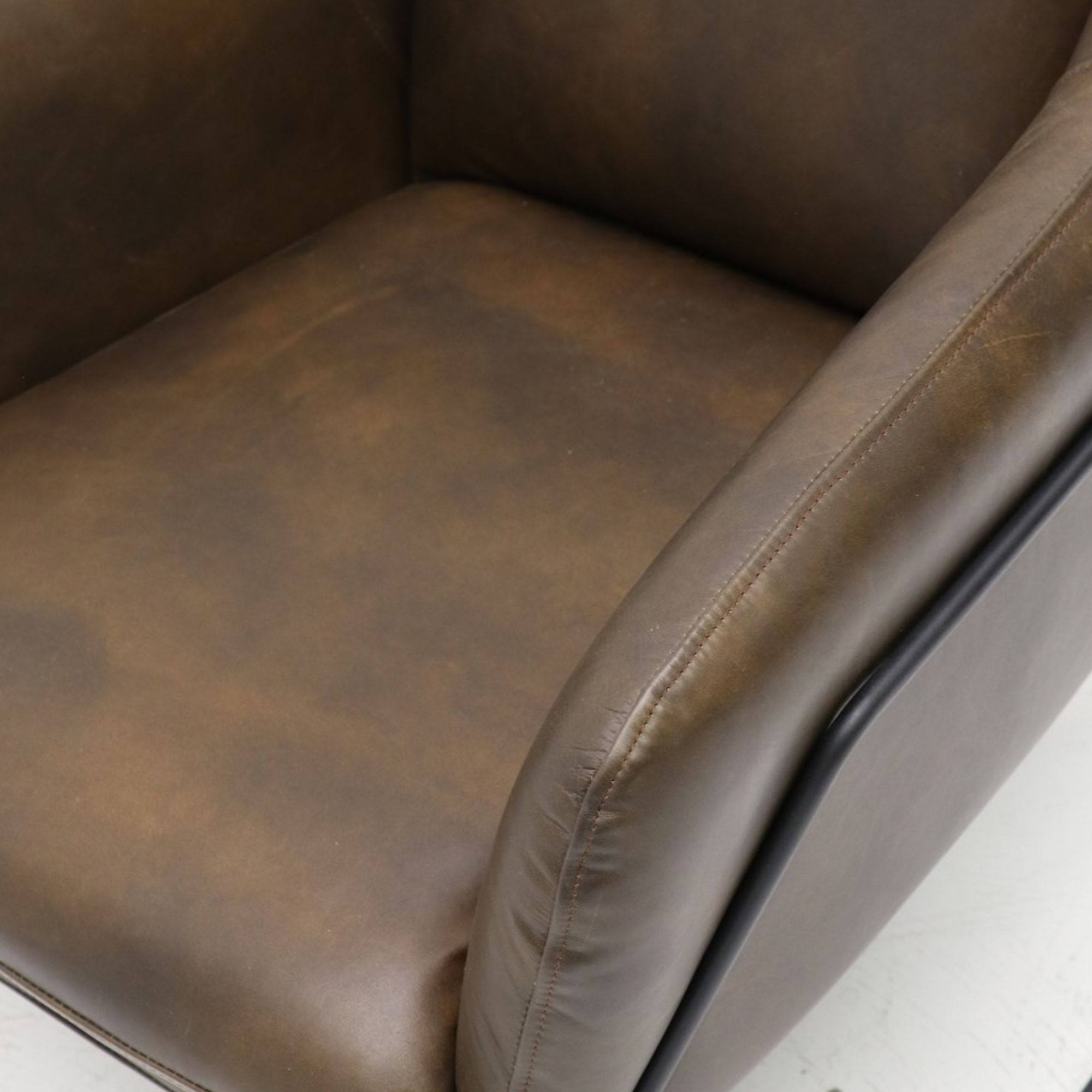 WORKSHOP LEATHER ARMCHAIR | BROWN