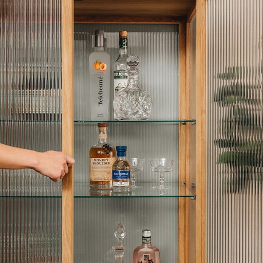 KOBE HIGHBOARD FLUTED GLASS | NATURAL OAK