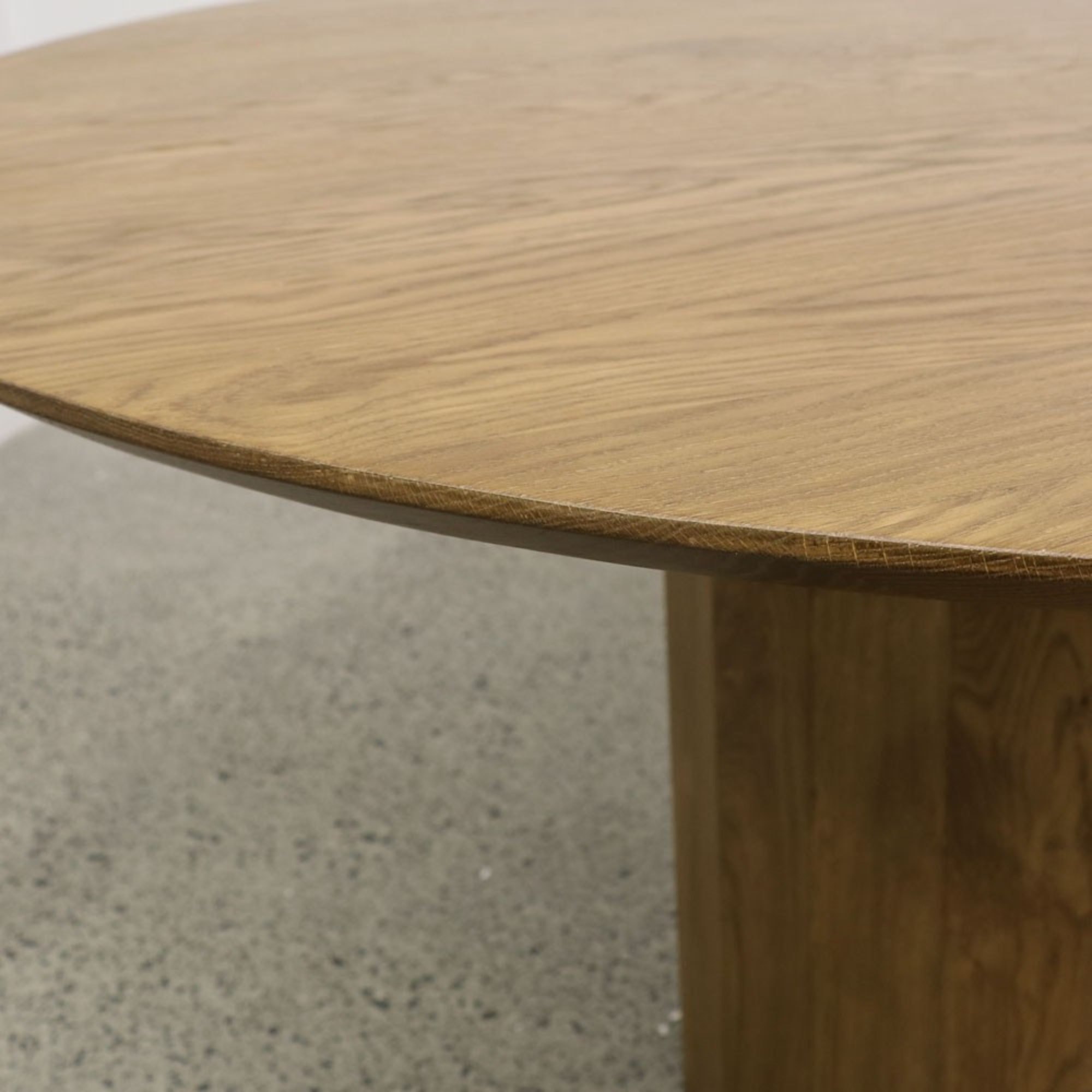 CHICAGO ROUND DINING TABLE