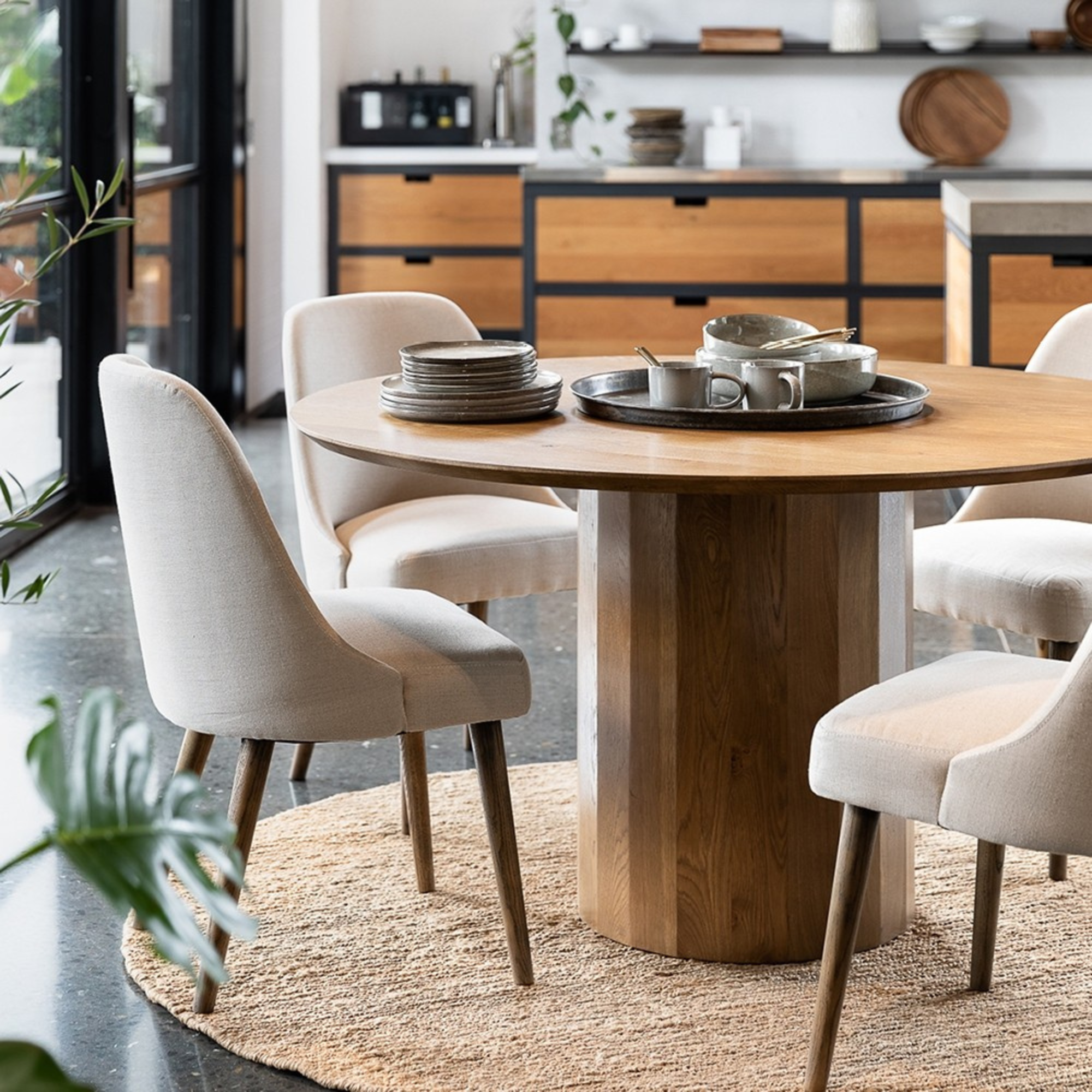 CHICAGO ROUND DINING TABLE