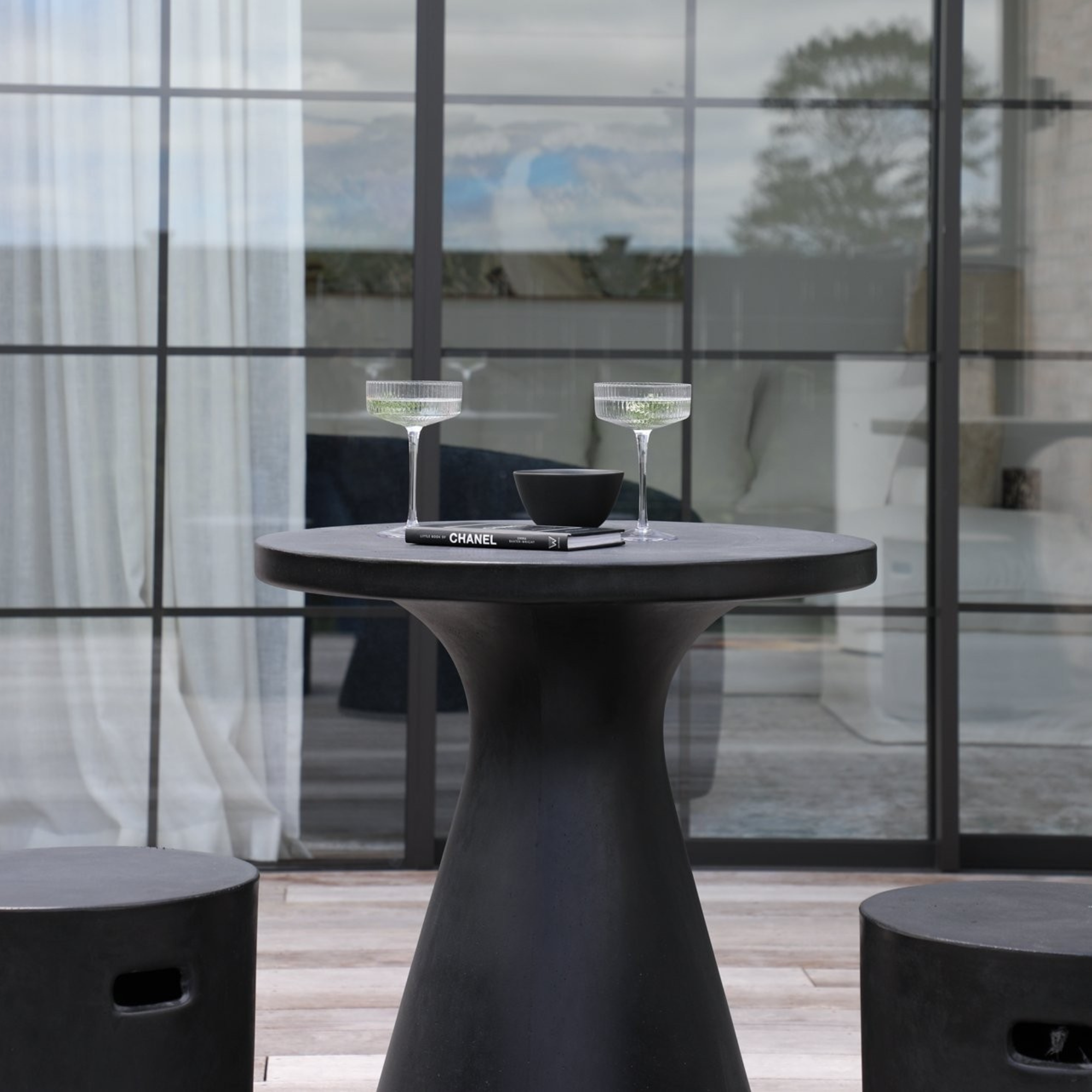 CORFU CONCRETE PEDESTAL DINING TABLE | BLACK