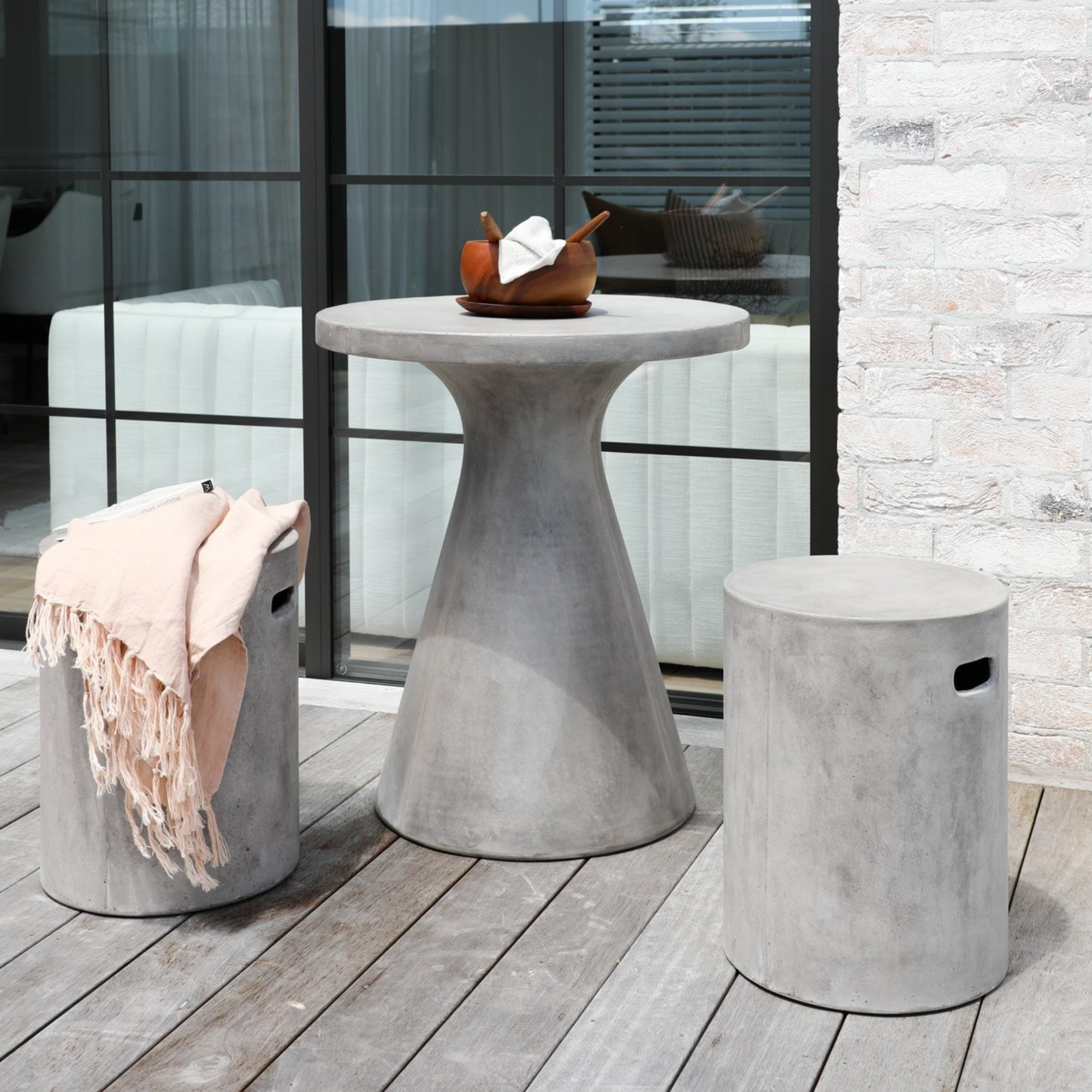 CORFU CONCRETE PEDESTAL DINING TABLE | GREY