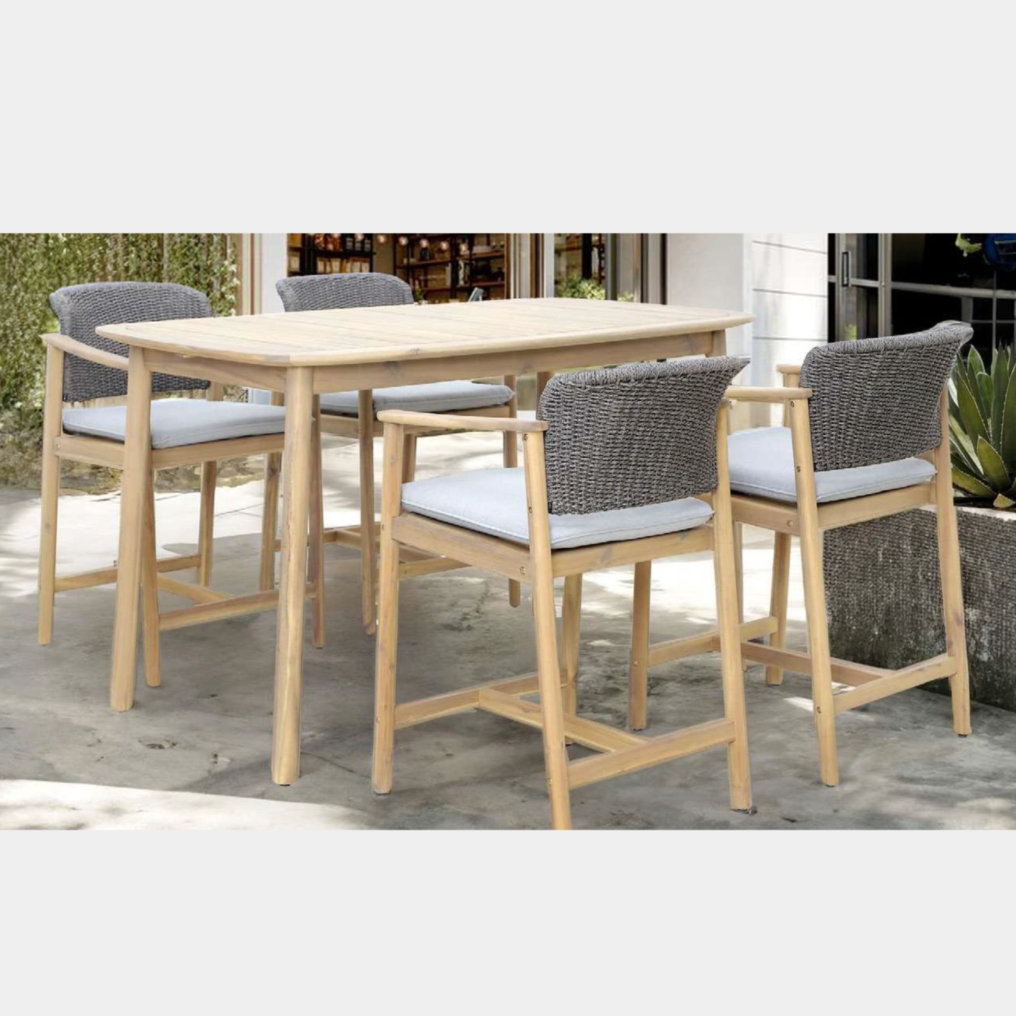 FREEPORT OUTDOOR BAR LEANER & 4 BAR CHAIRS