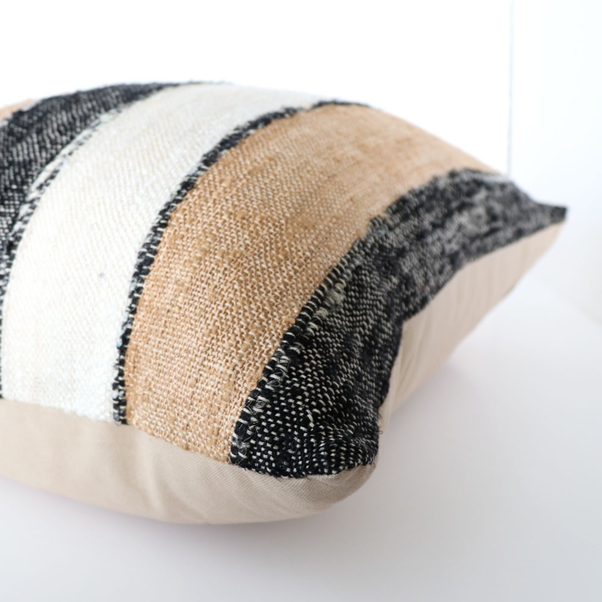 GIGI STRIPED CUSHION