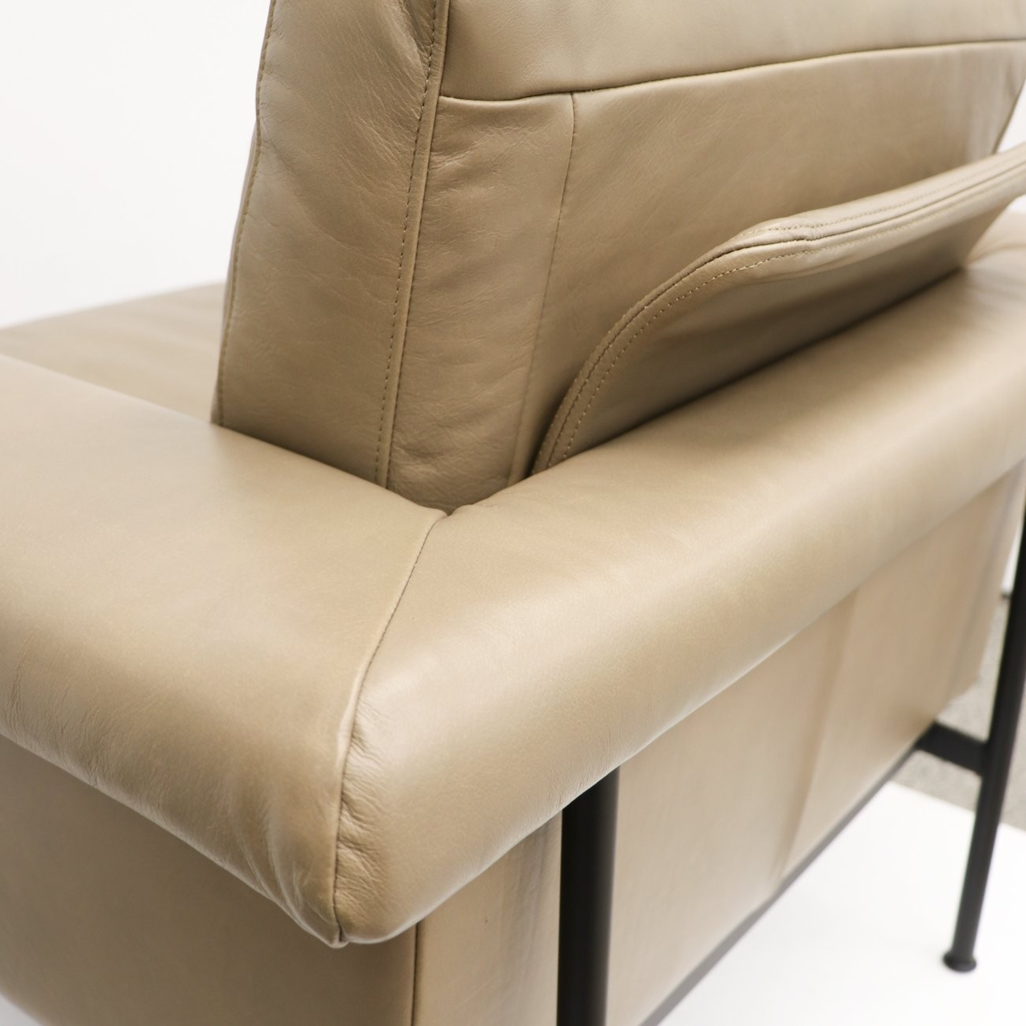 LORENZO ARMCHAIR | BLACK OR BEIGE