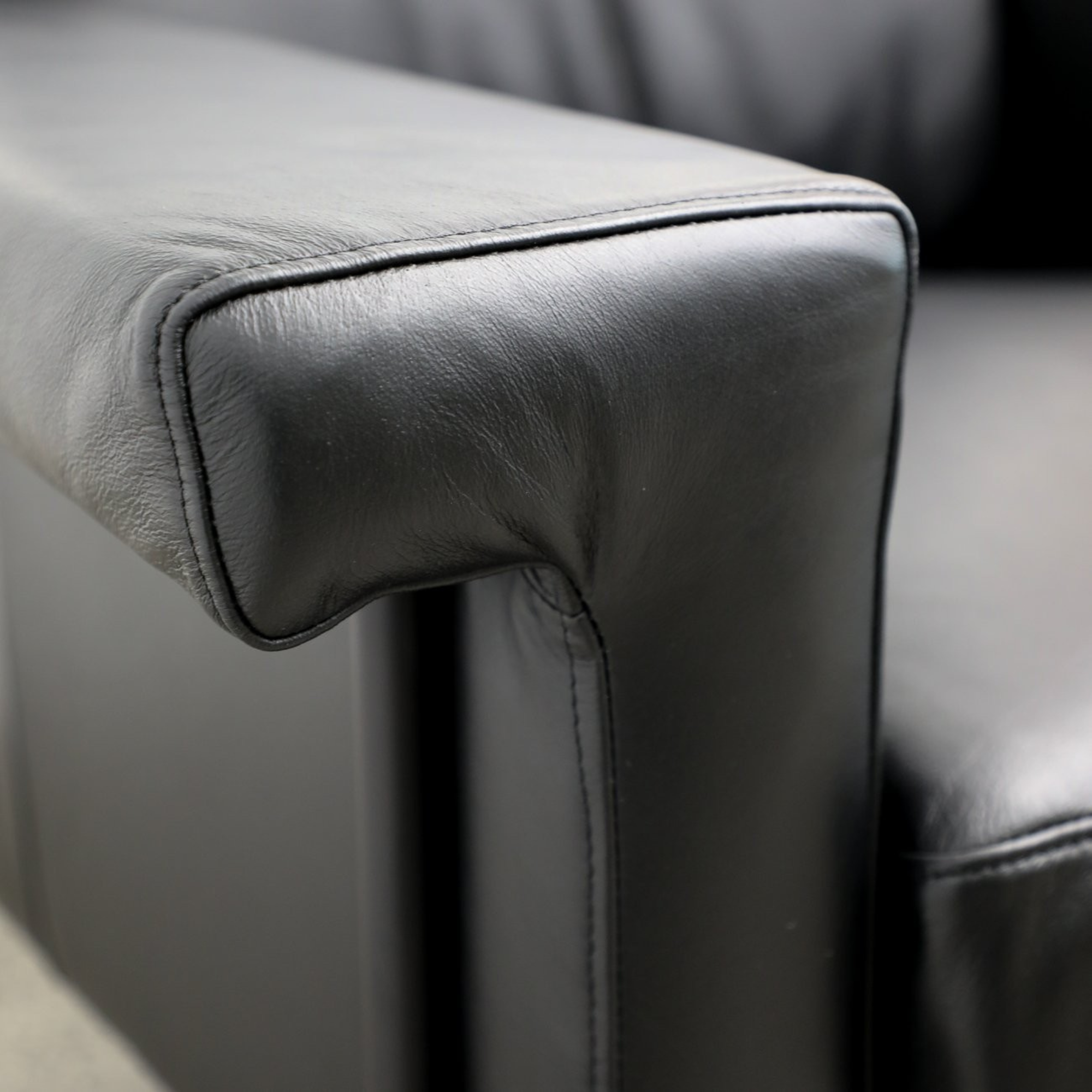 LORENZO ARMCHAIR | BLACK OR BEIGE