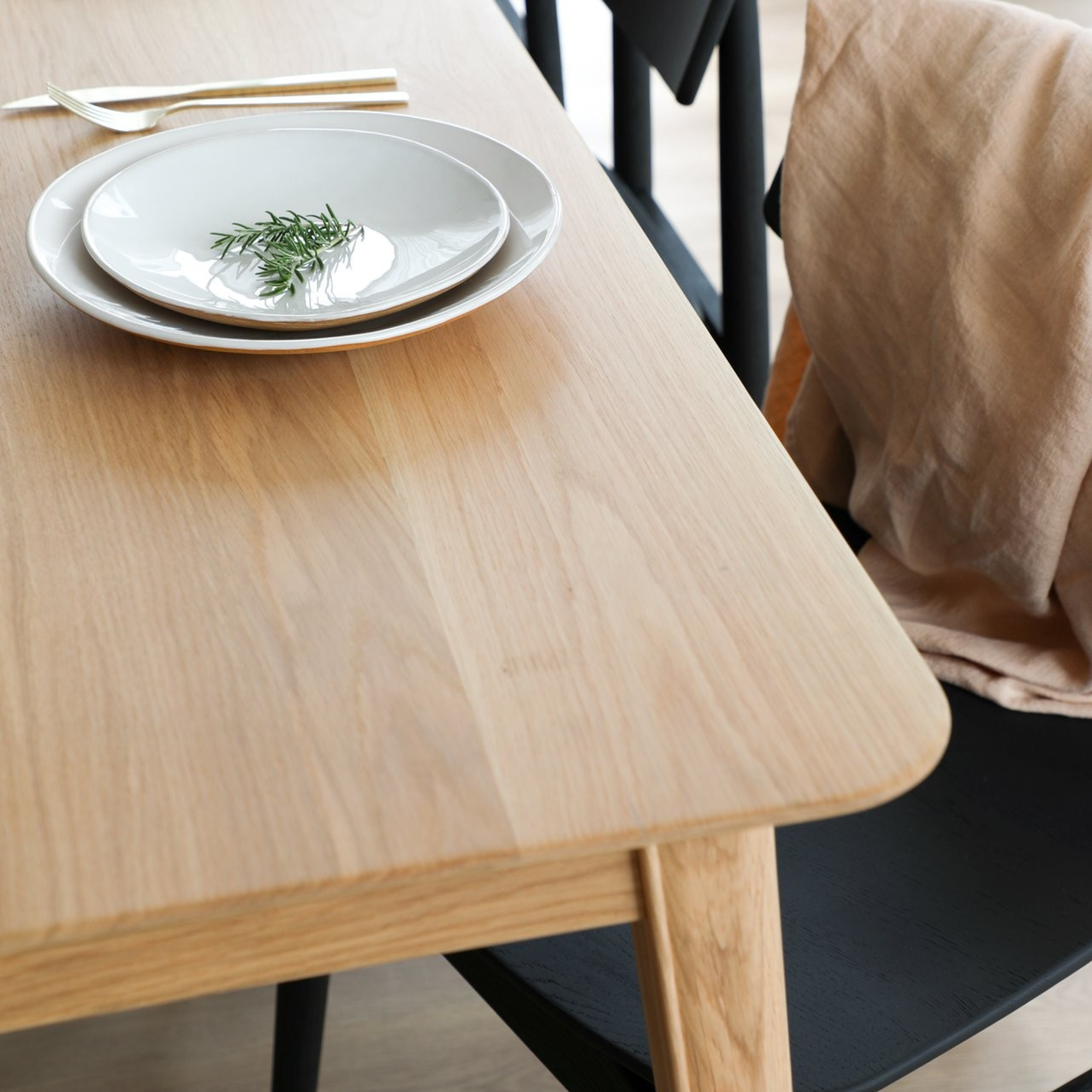 ROKKE DINING TABLE | 2 SIZES