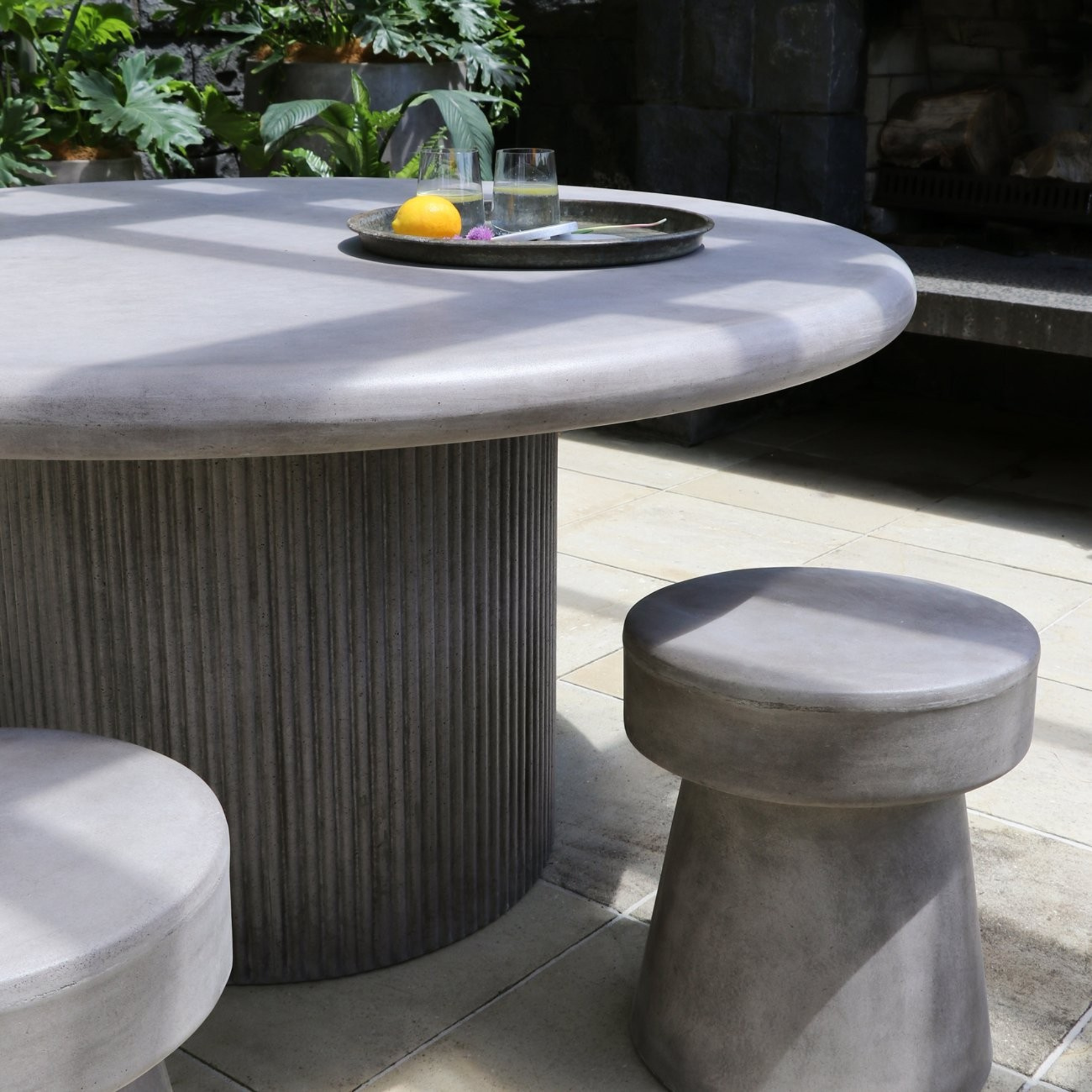 PATRAS ROUND CONCRETE TABLE | WEATHERED GREY