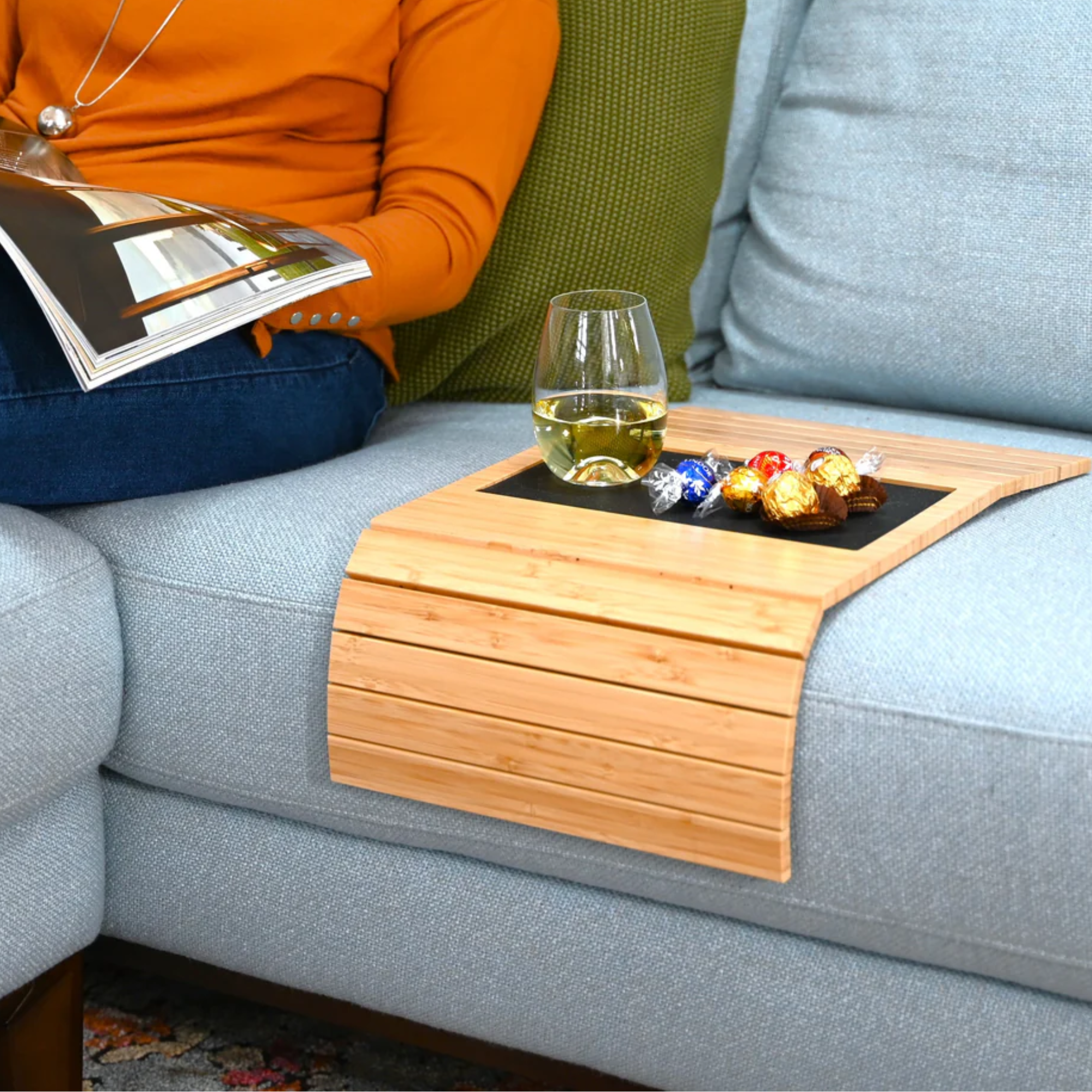 SLINKY SOFA HUGGING TABLE | LARGE
