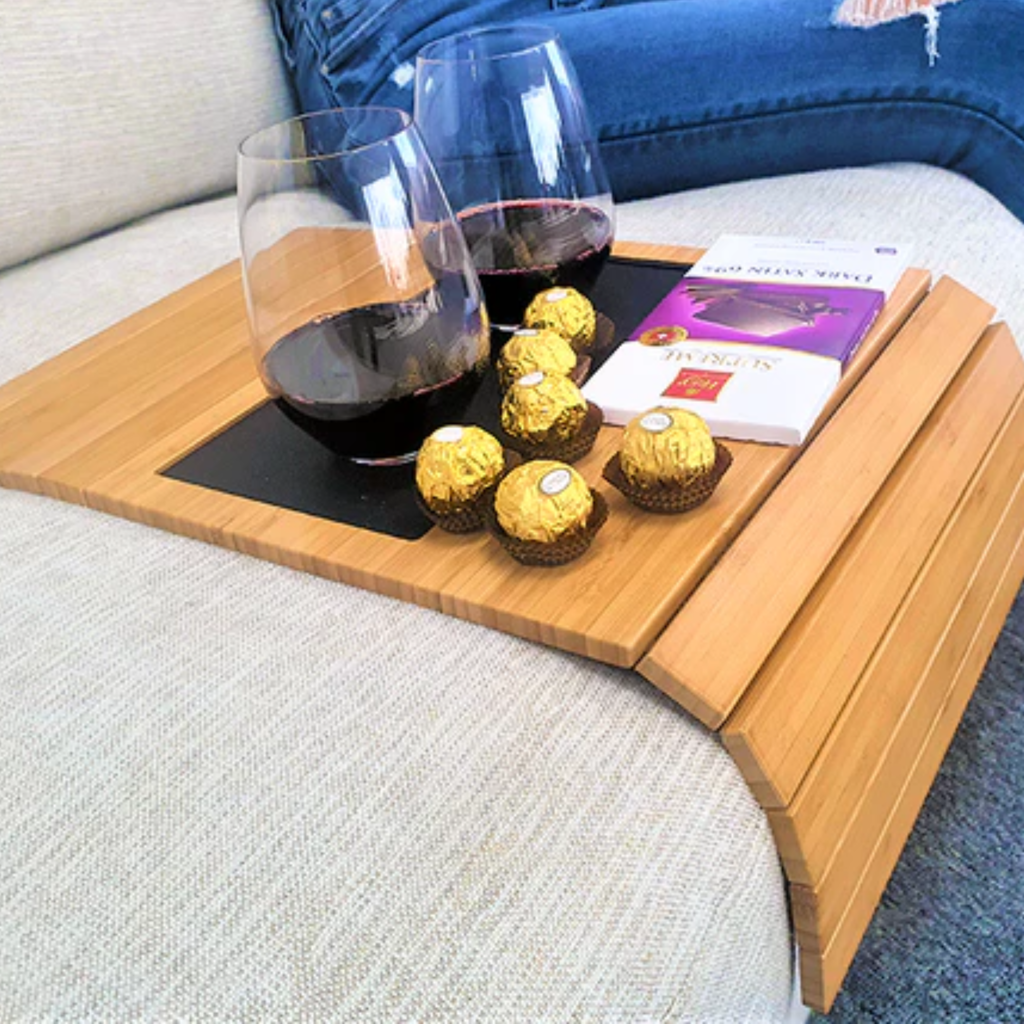 SLINKY SOFA HUGGING TABLE | LARGE